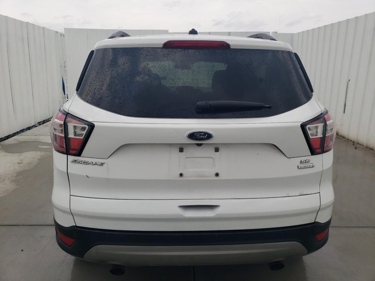 Photo 5 VIN: 1FMCU0GD6JUD18866 - FORD ESCAPE 