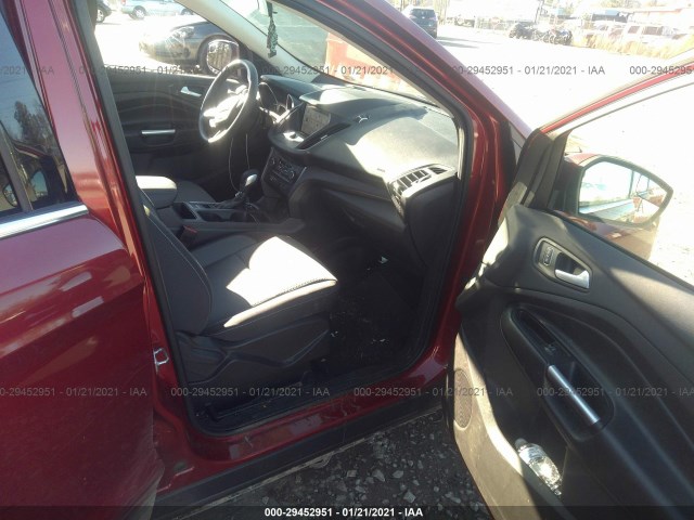 Photo 4 VIN: 1FMCU0GD6KUB49403 - FORD ESCAPE 