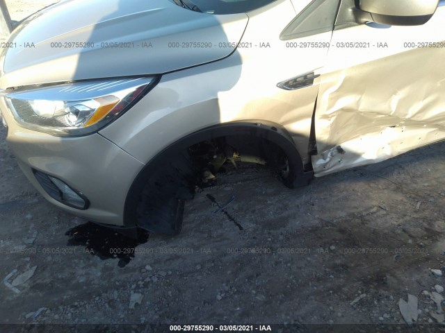 Photo 5 VIN: 1FMCU0GD7HUB48432 - FORD ESCAPE 