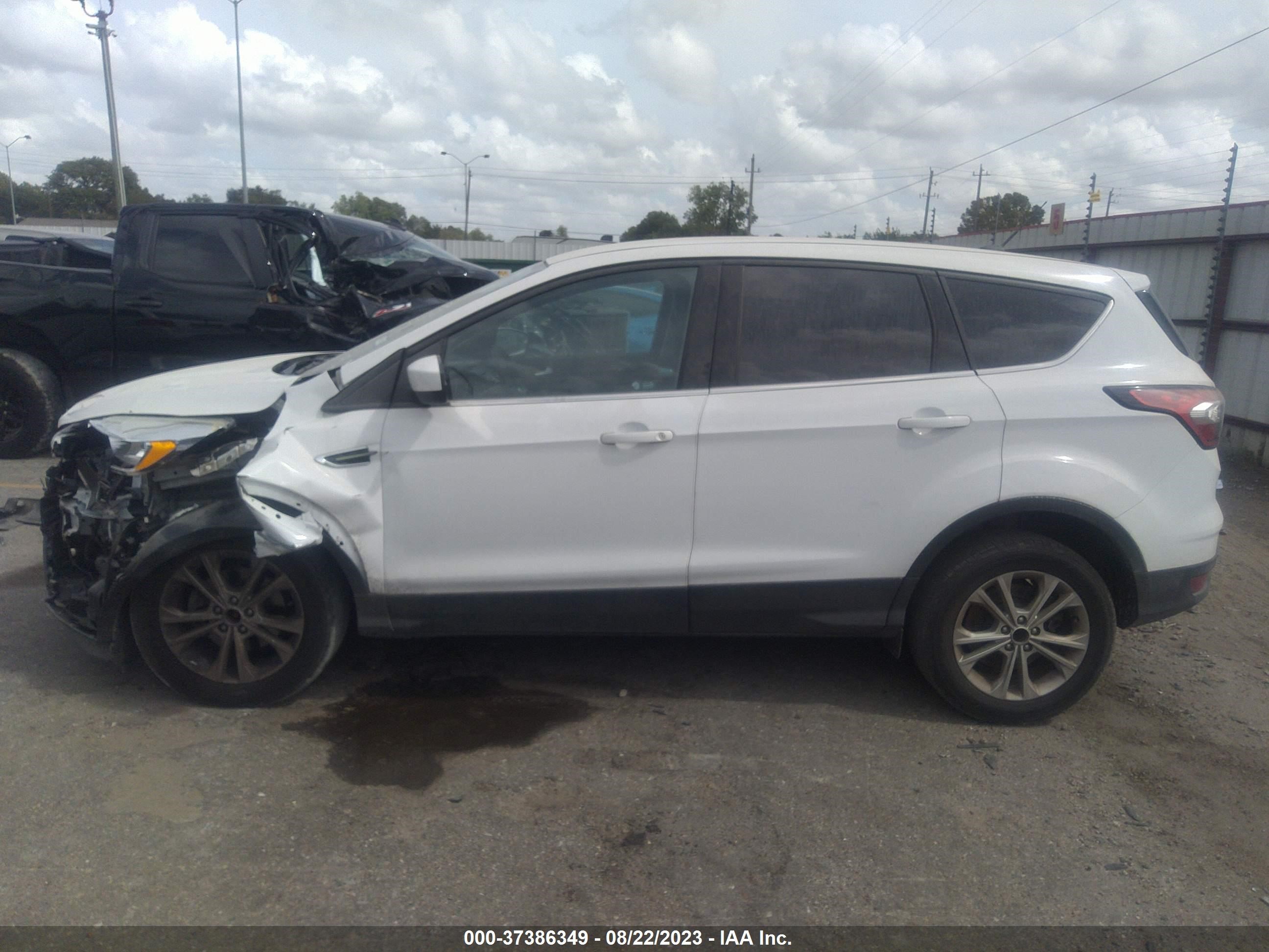 Photo 13 VIN: 1FMCU0GD7HUC86245 - FORD ESCAPE 