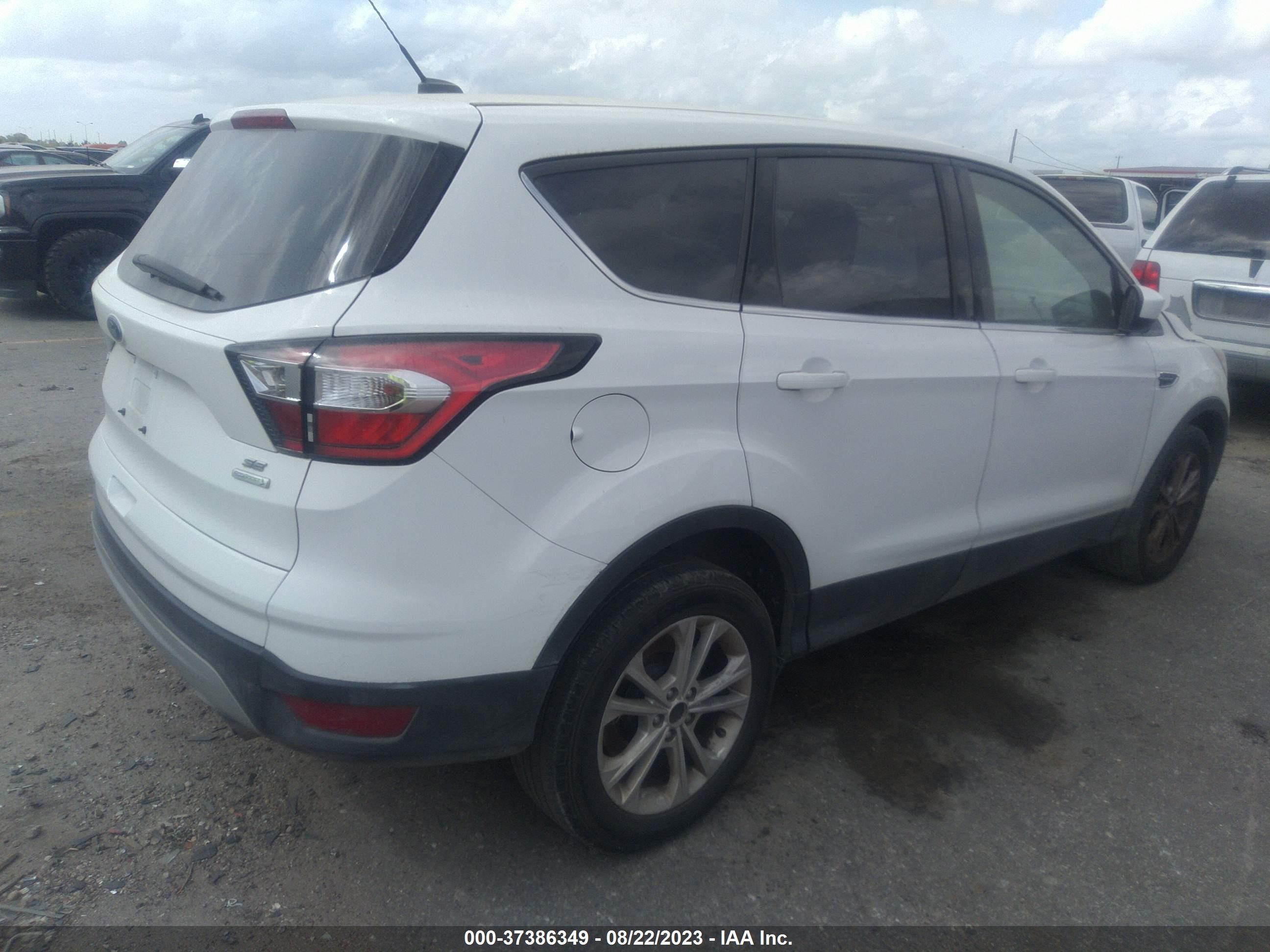 Photo 3 VIN: 1FMCU0GD7HUC86245 - FORD ESCAPE 