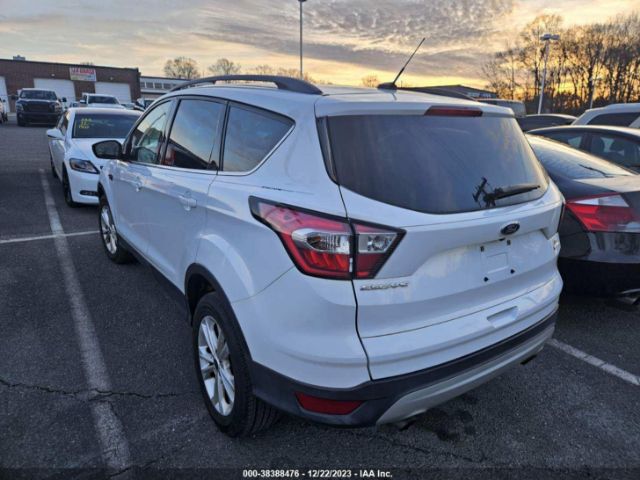 Photo 2 VIN: 1FMCU0GD7JUA10699 - FORD ESCAPE 