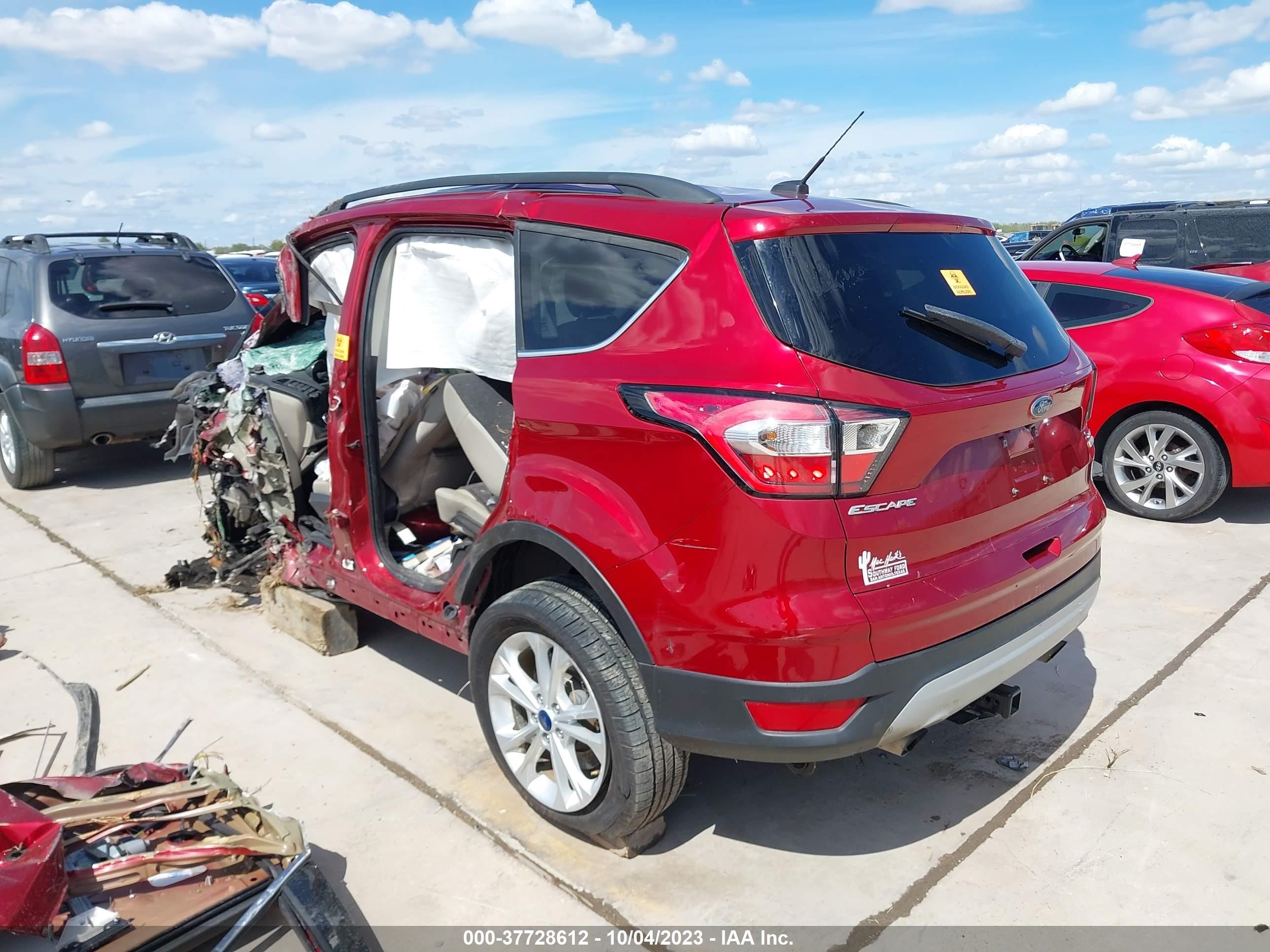 Photo 2 VIN: 1FMCU0GD7JUA54475 - FORD ESCAPE 