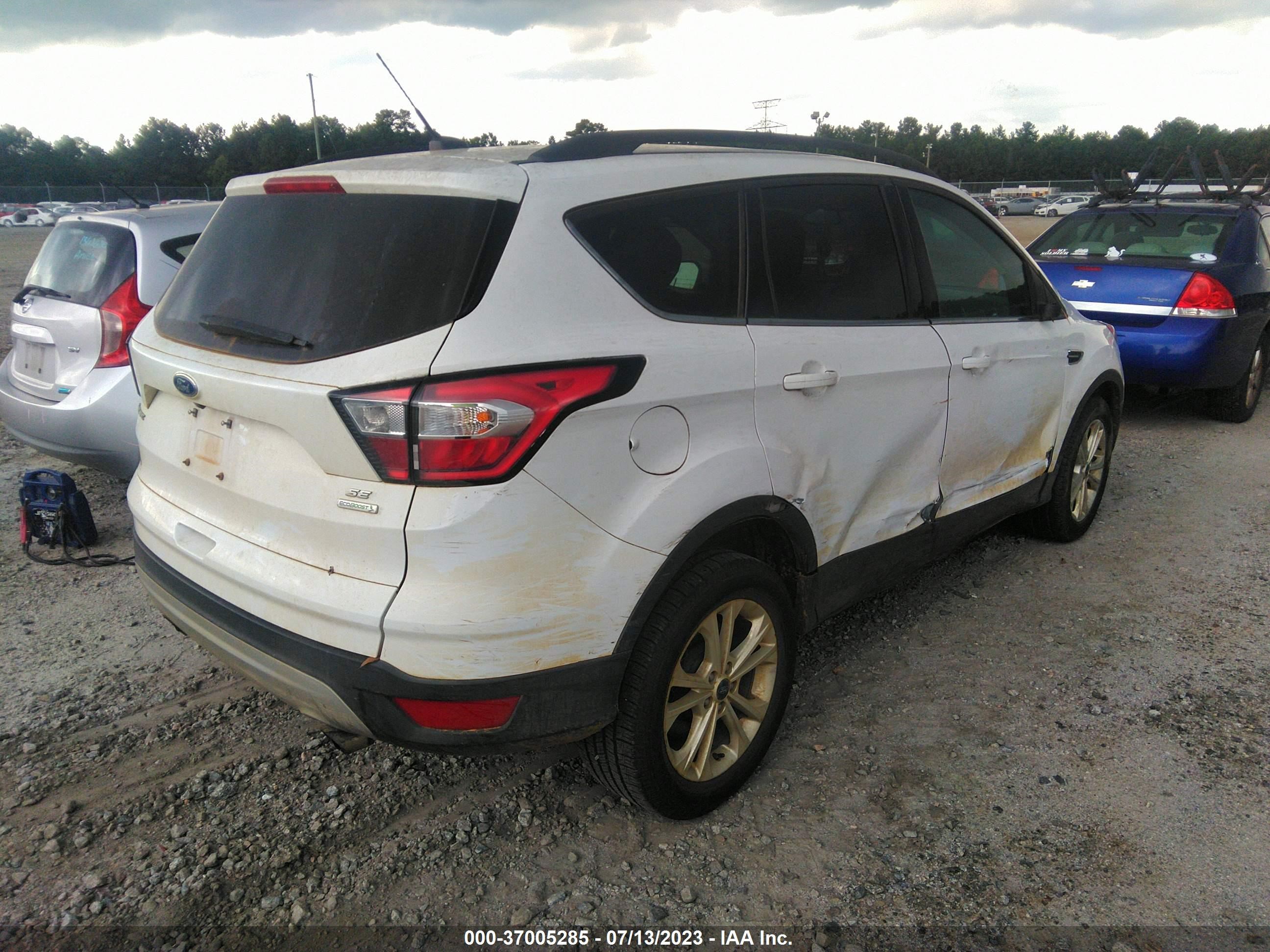 Photo 3 VIN: 1FMCU0GD7JUC18355 - FORD ESCAPE 