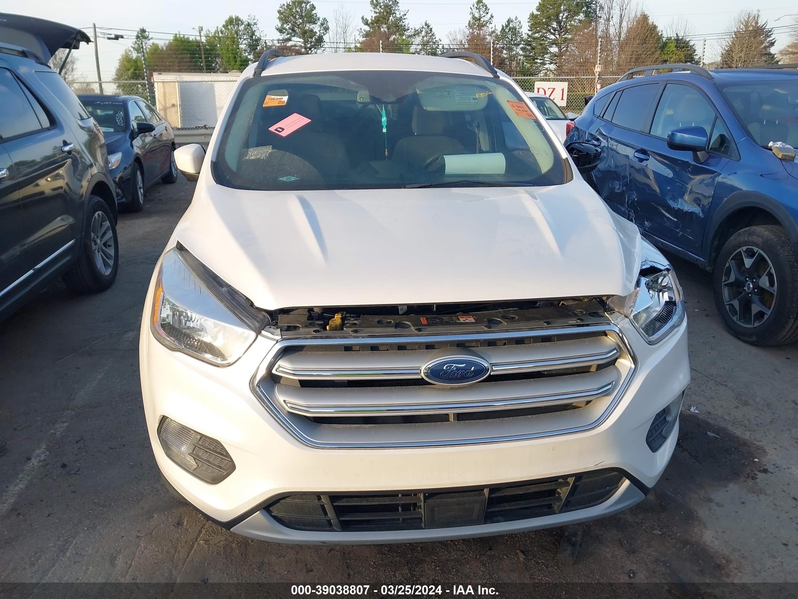 Photo 11 VIN: 1FMCU0GD7JUD25888 - FORD ESCAPE 