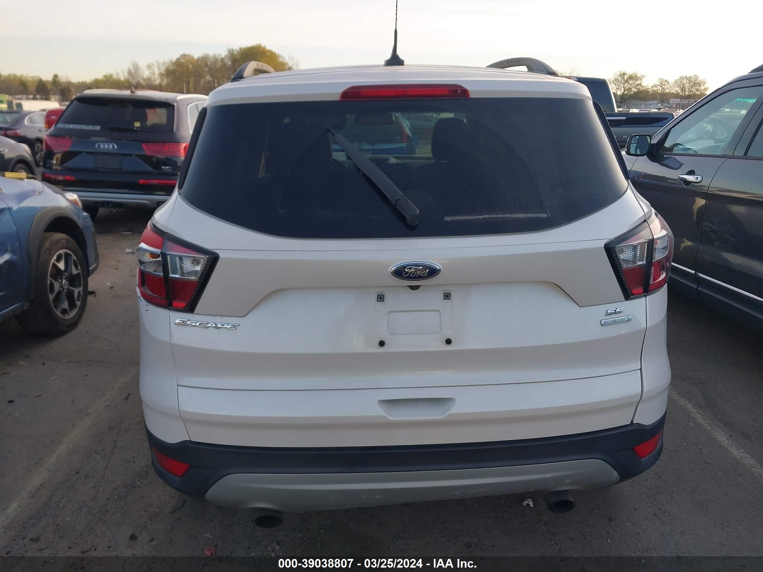 Photo 15 VIN: 1FMCU0GD7JUD25888 - FORD ESCAPE 