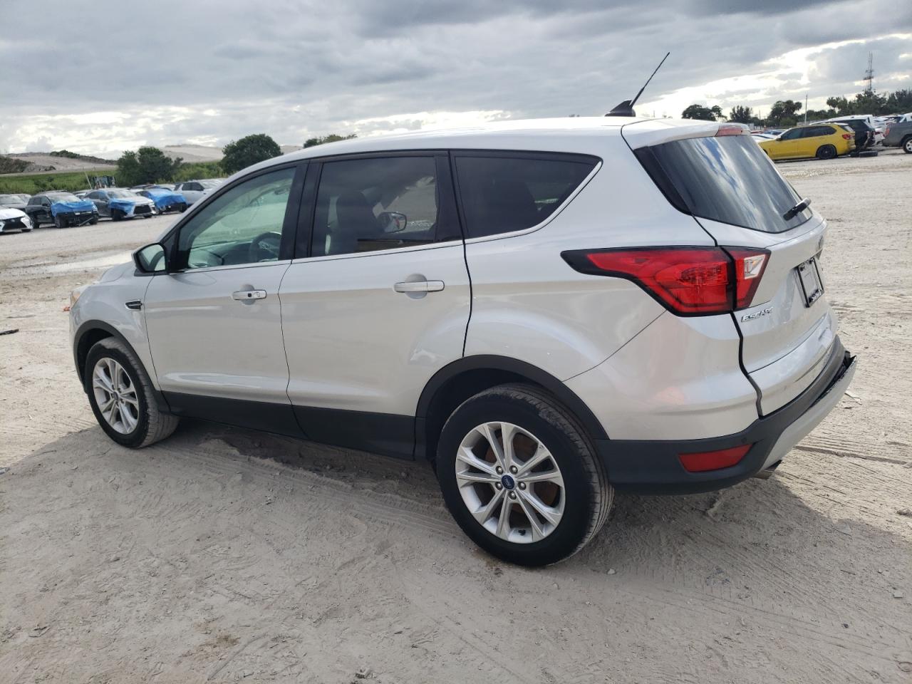 Photo 1 VIN: 1FMCU0GD7KUA36818 - FORD ESCAPE 