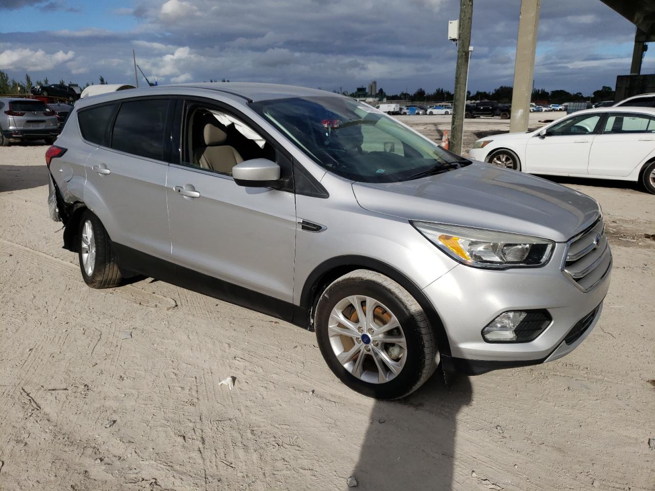 Photo 3 VIN: 1FMCU0GD7KUA36818 - FORD ESCAPE 