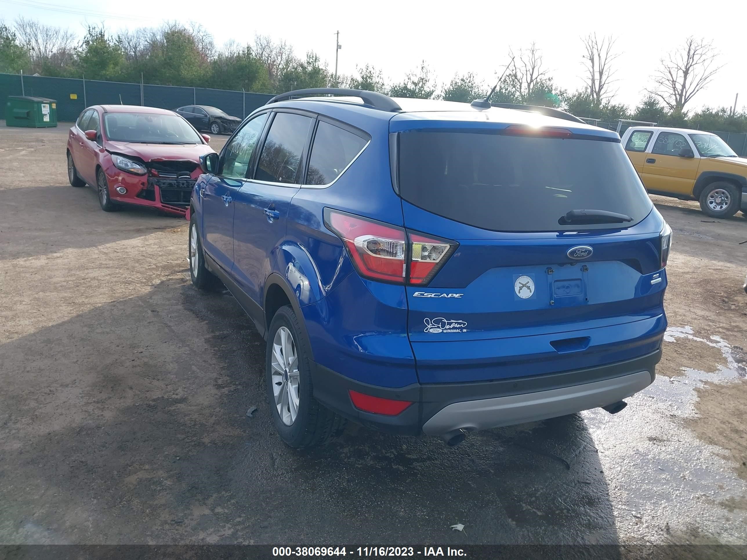 Photo 2 VIN: 1FMCU0GD8HUA38182 - FORD ESCAPE 