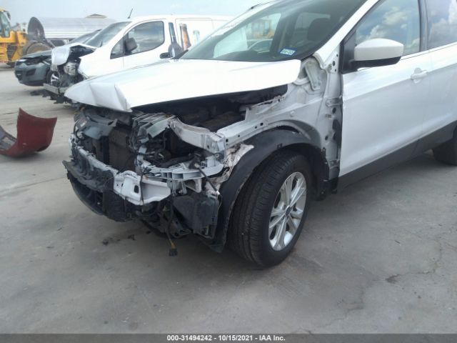 Photo 5 VIN: 1FMCU0GD8HUC77750 - FORD ESCAPE 