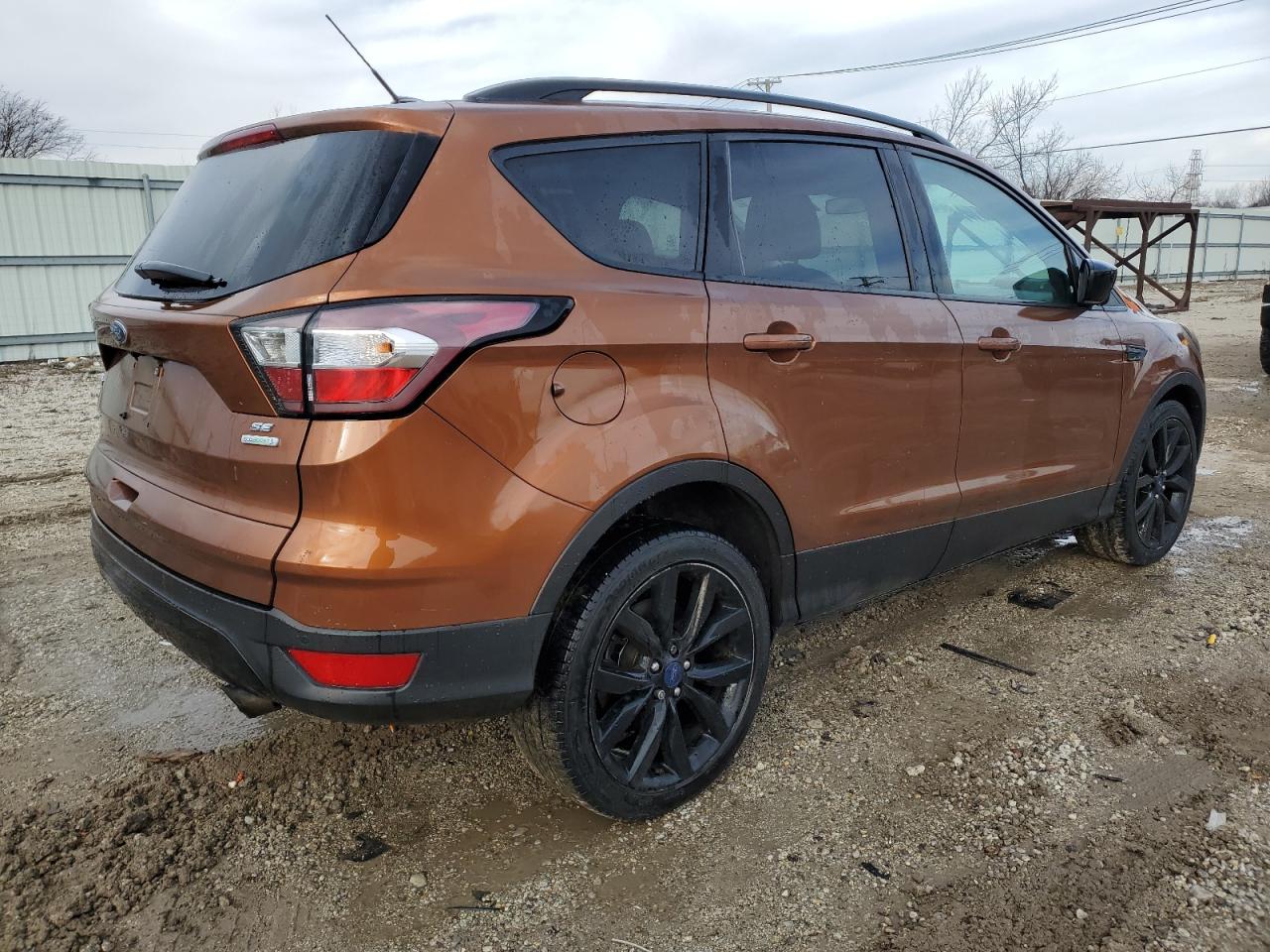 Photo 2 VIN: 1FMCU0GD8HUD58084 - FORD ESCAPE 