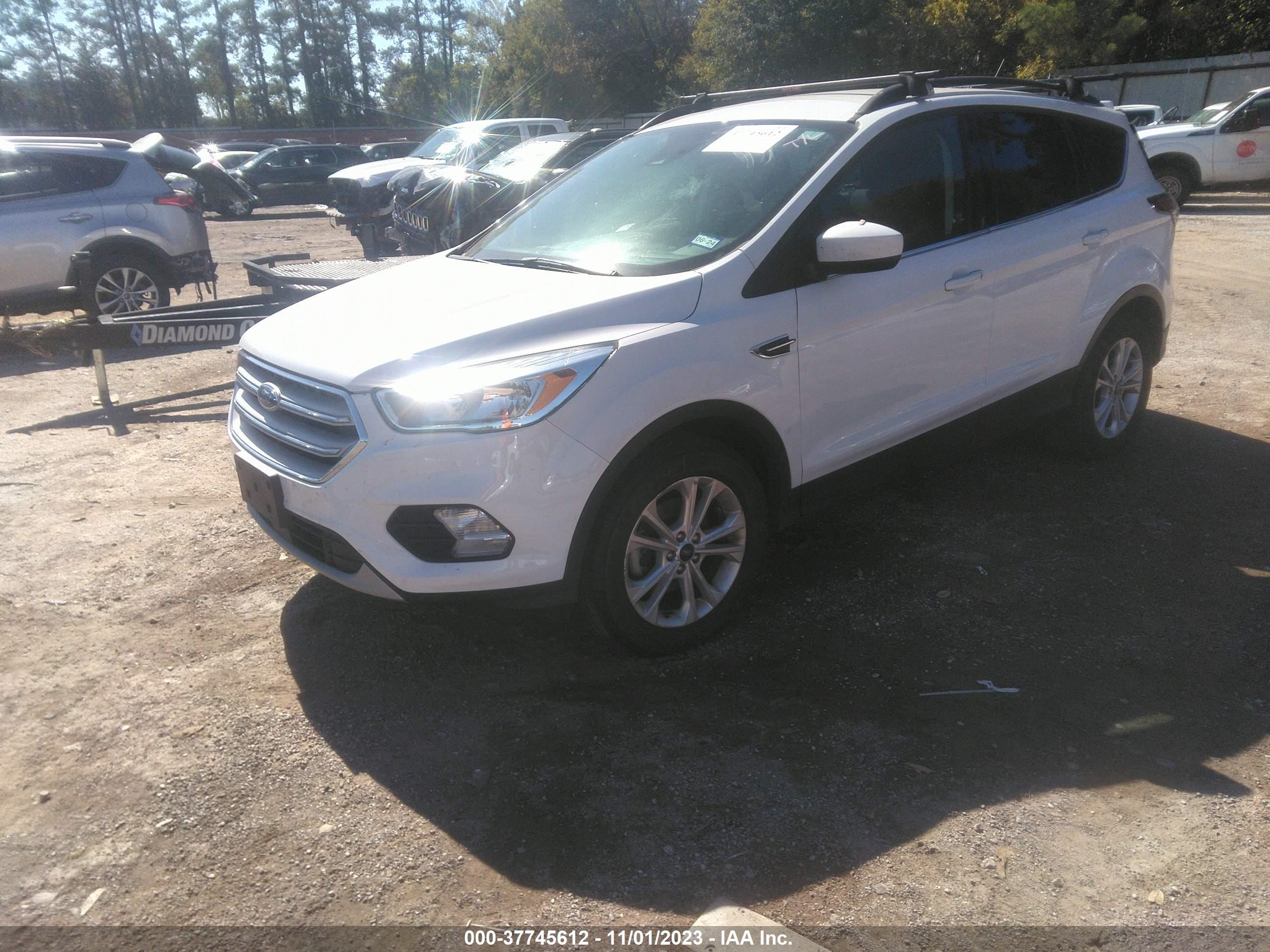 Photo 1 VIN: 1FMCU0GD8JUA38544 - FORD ESCAPE 