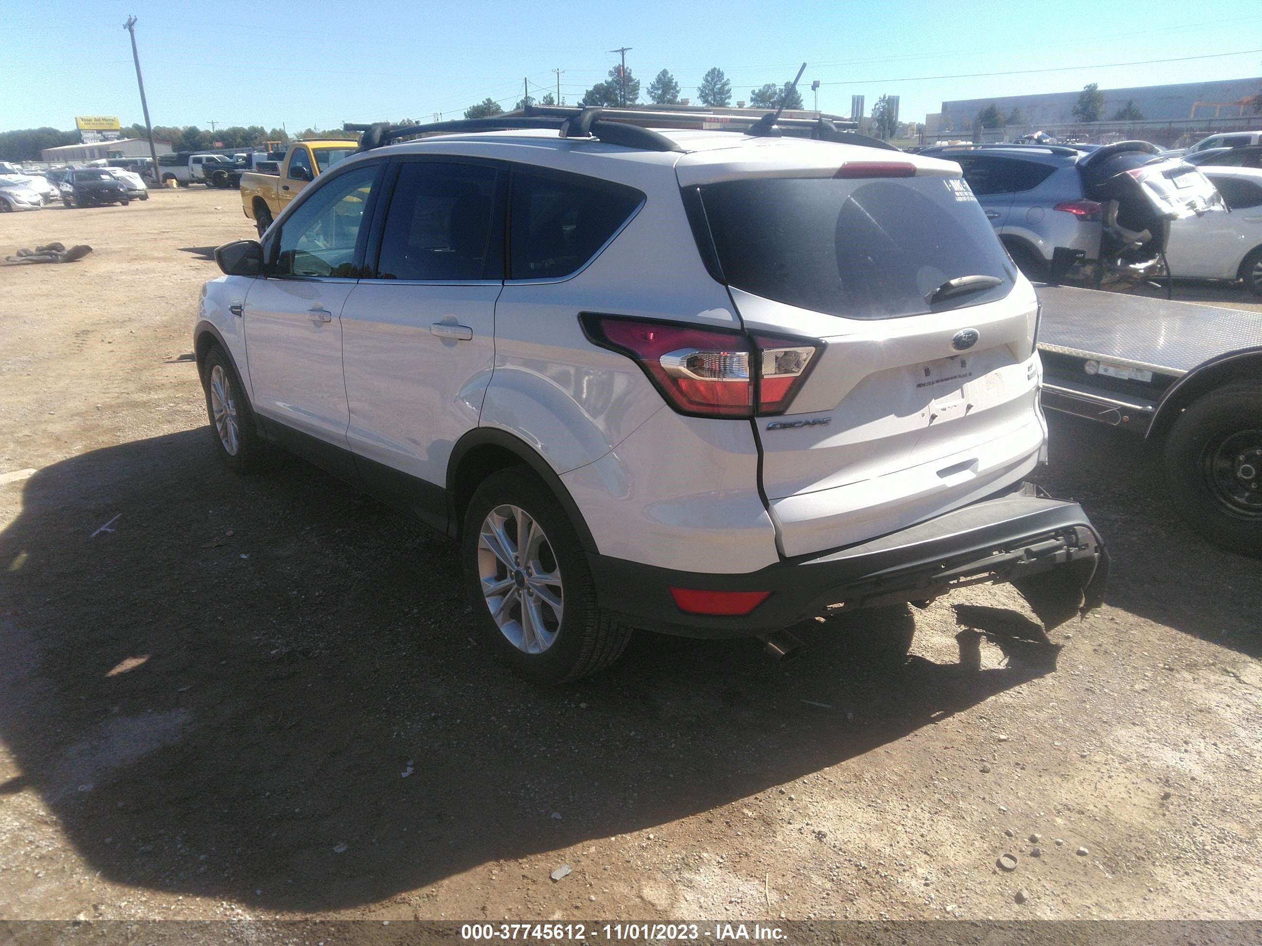 Photo 2 VIN: 1FMCU0GD8JUA38544 - FORD ESCAPE 