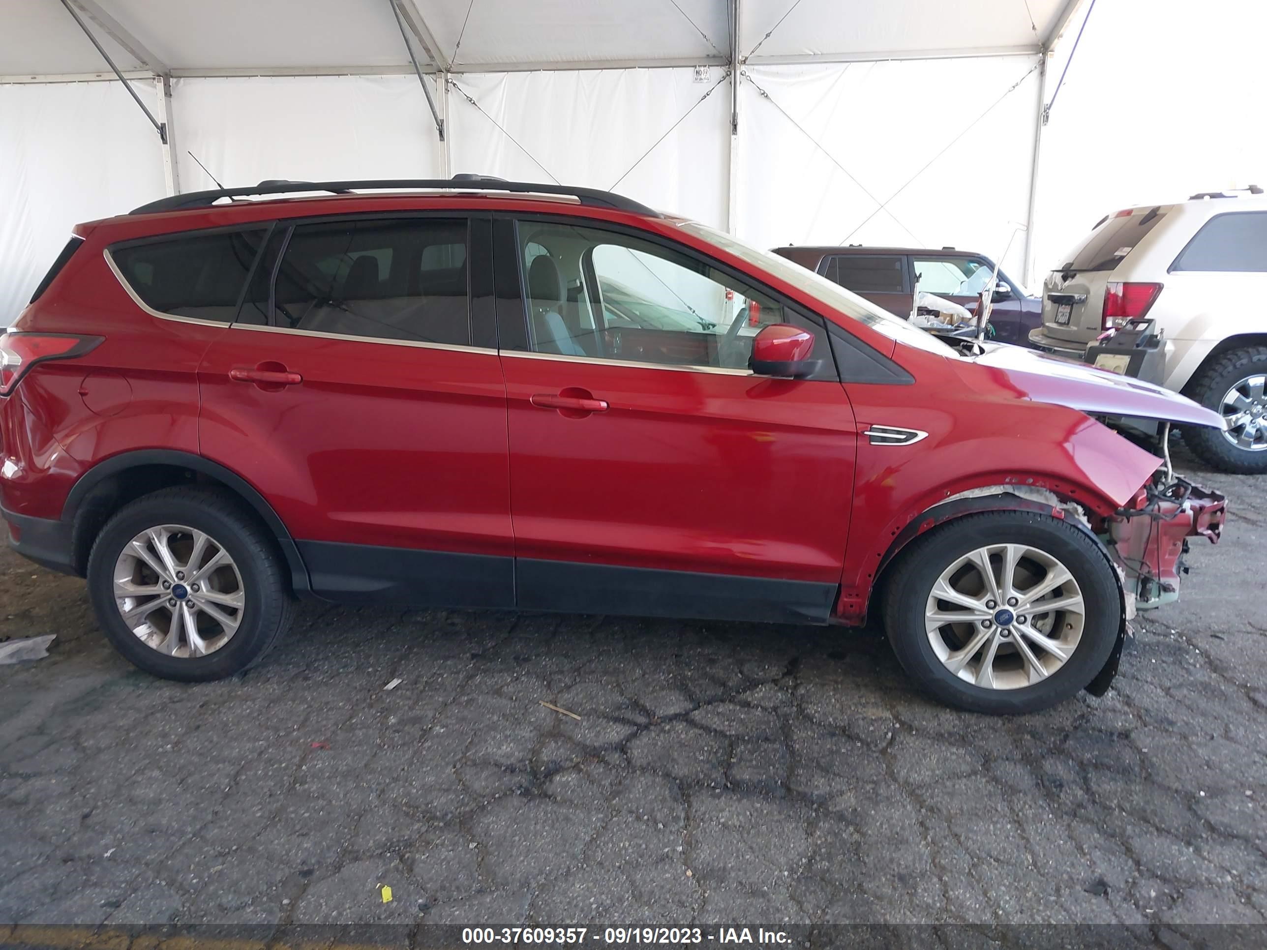 Photo 13 VIN: 1FMCU0GD9HUB53731 - FORD ESCAPE 