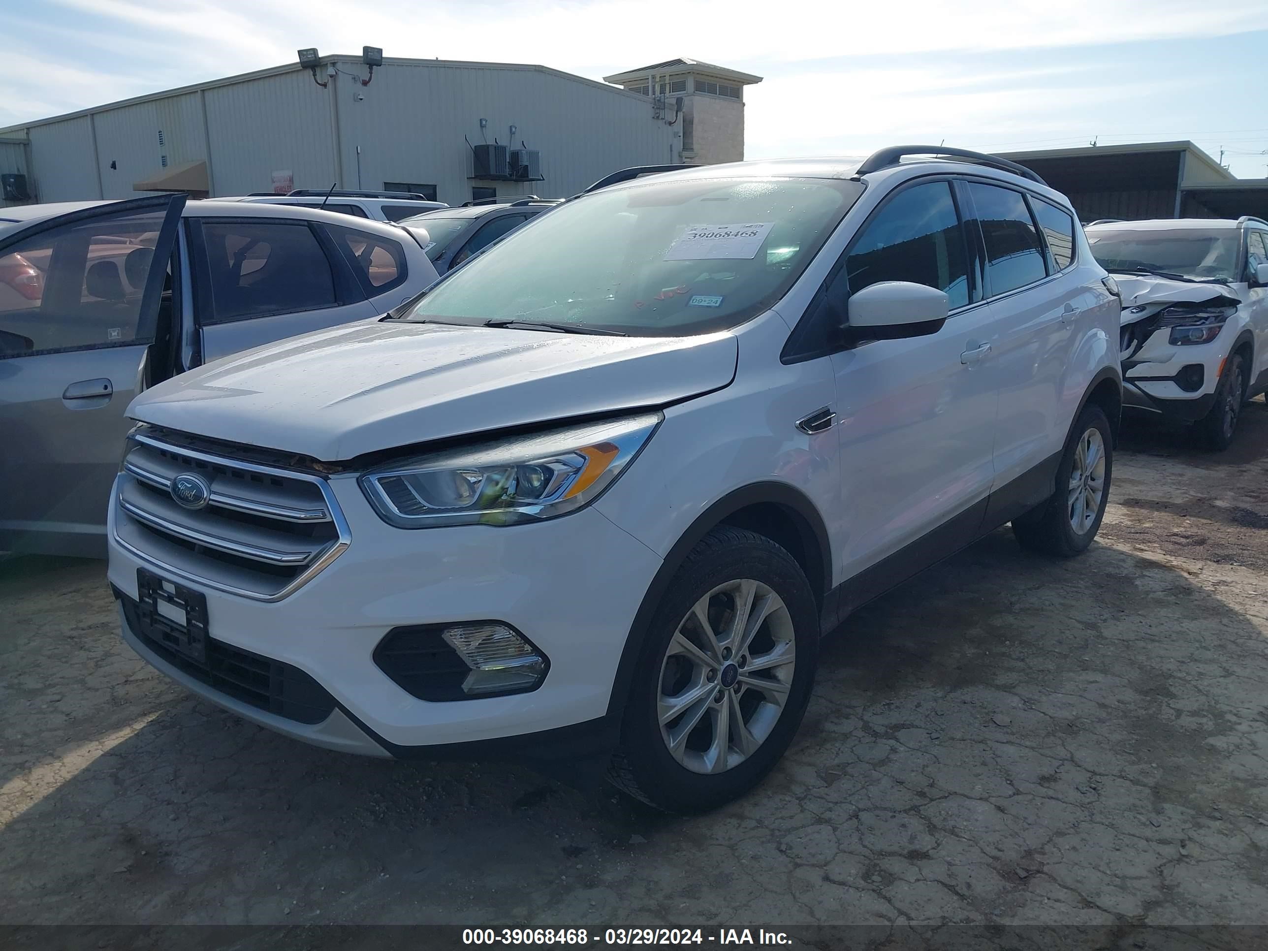 Photo 1 VIN: 1FMCU0GD9HUD52388 - FORD ESCAPE 