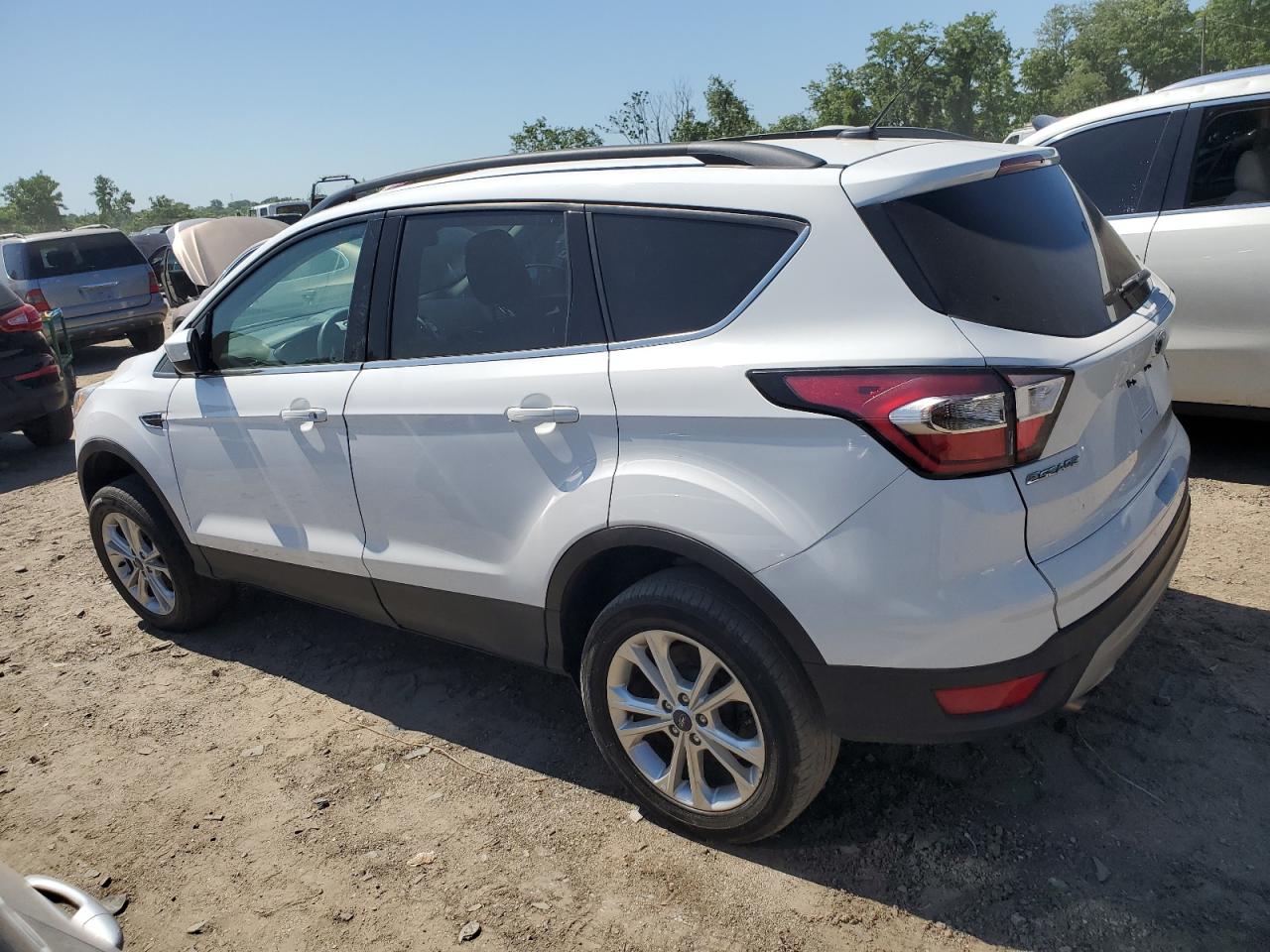 Photo 1 VIN: 1FMCU0GD9JUA35362 - FORD ESCAPE 