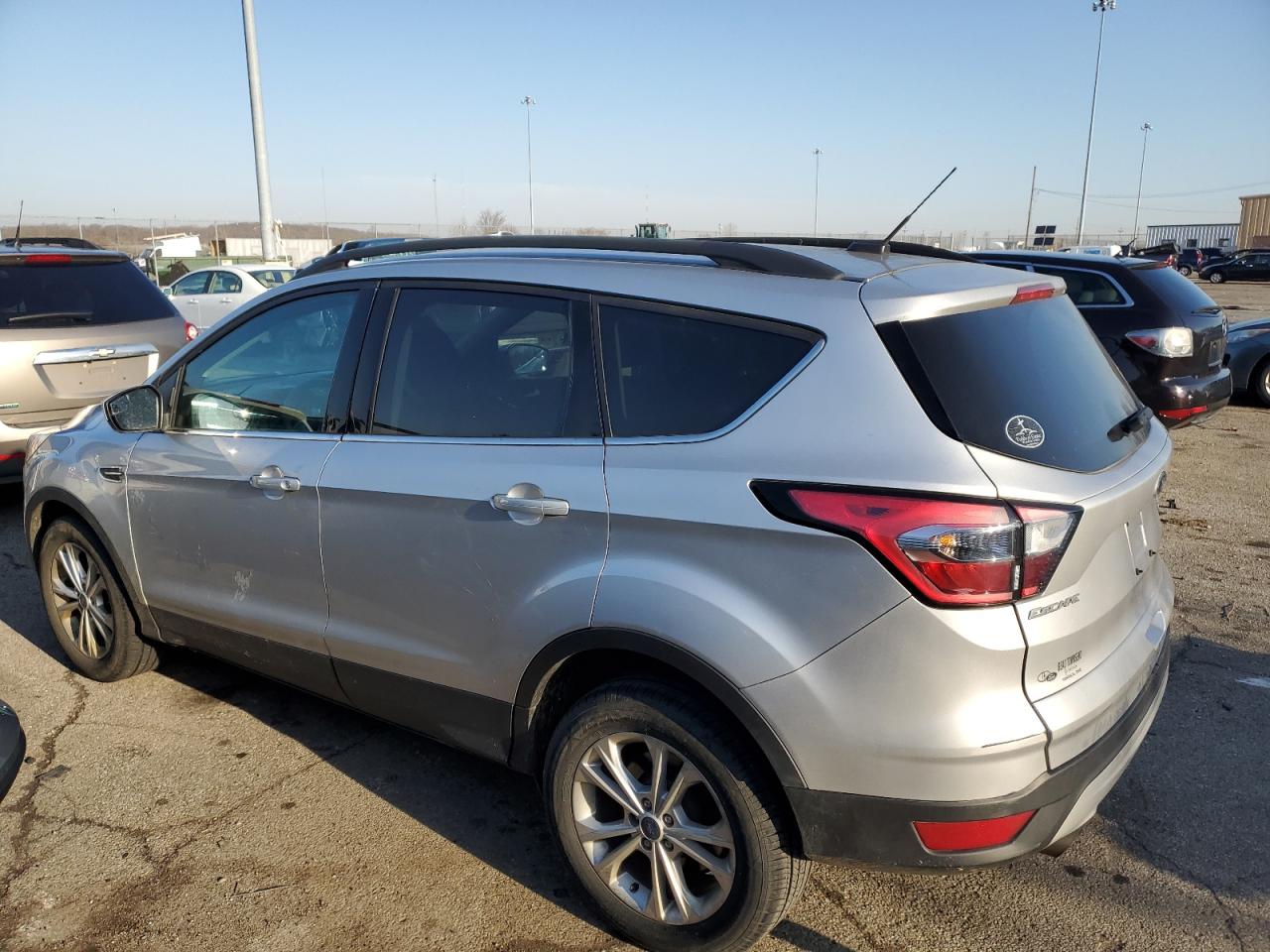 Photo 1 VIN: 1FMCU0GD9JUA43154 - FORD ESCAPE 