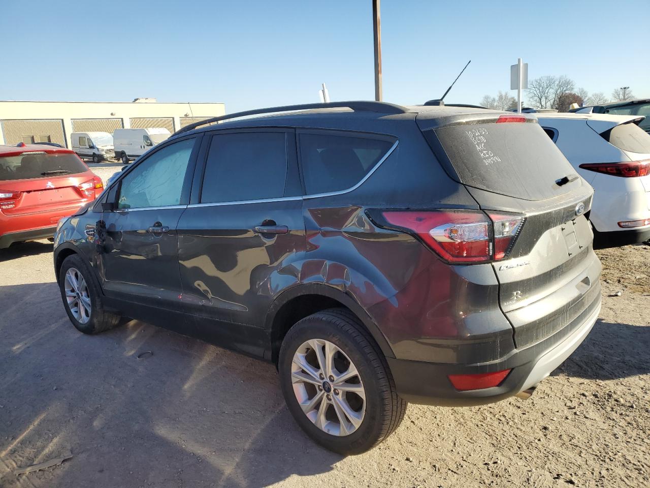 Photo 1 VIN: 1FMCU0GD9JUA92709 - FORD ESCAPE 