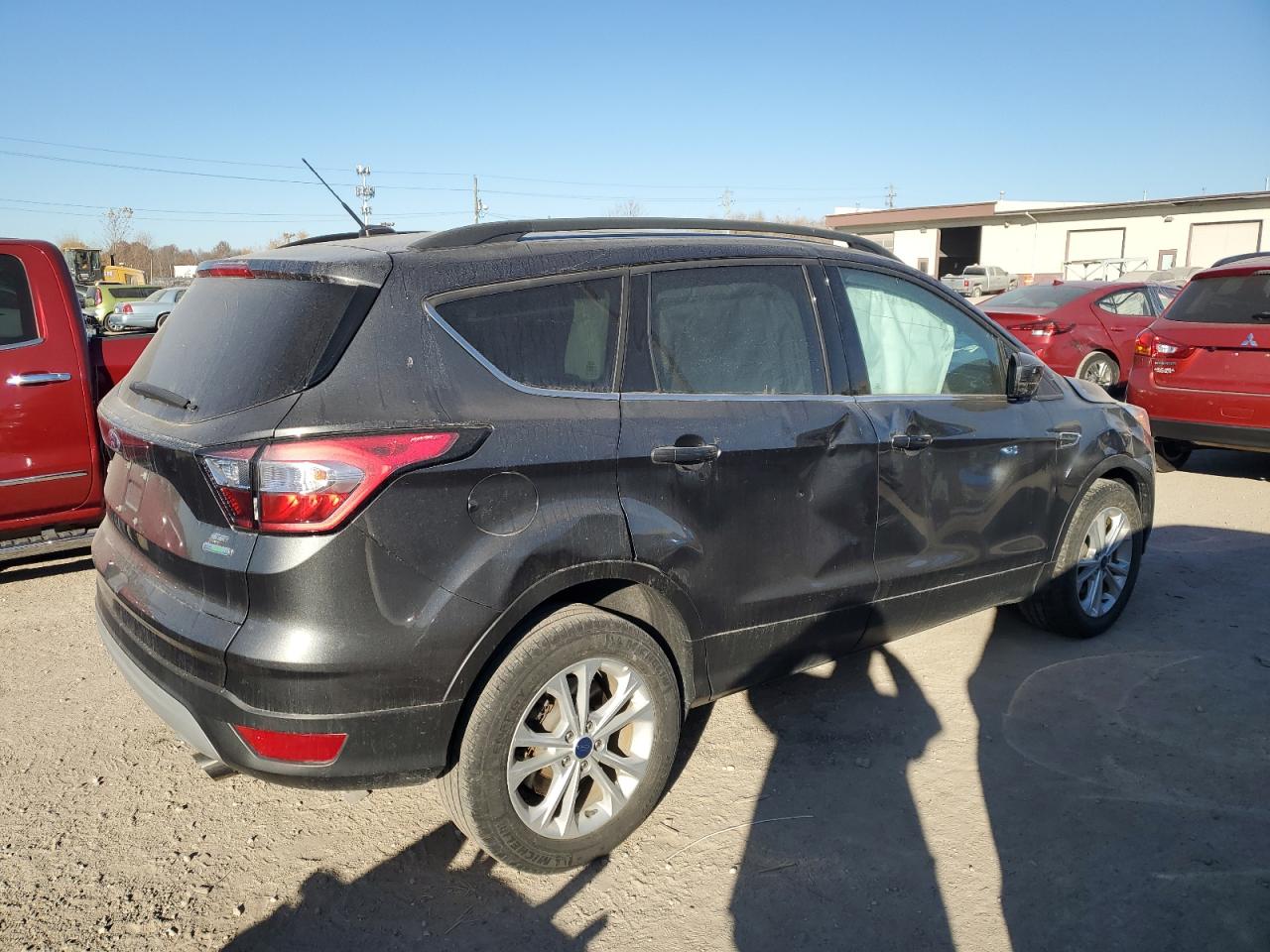 Photo 2 VIN: 1FMCU0GD9JUA92709 - FORD ESCAPE 