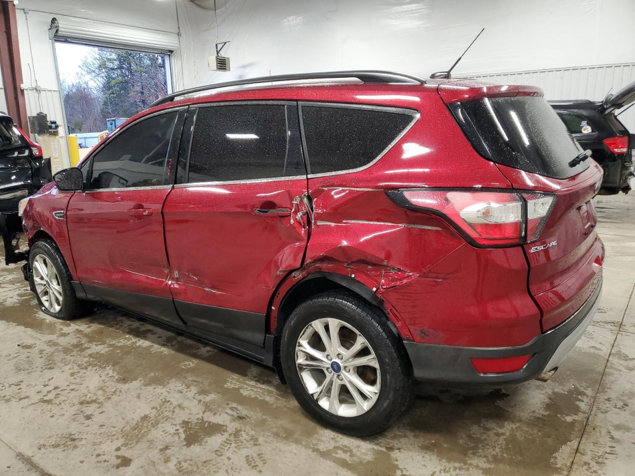 Photo 1 VIN: 1FMCU0GD9JUB70485 - FORD ESCAPE 