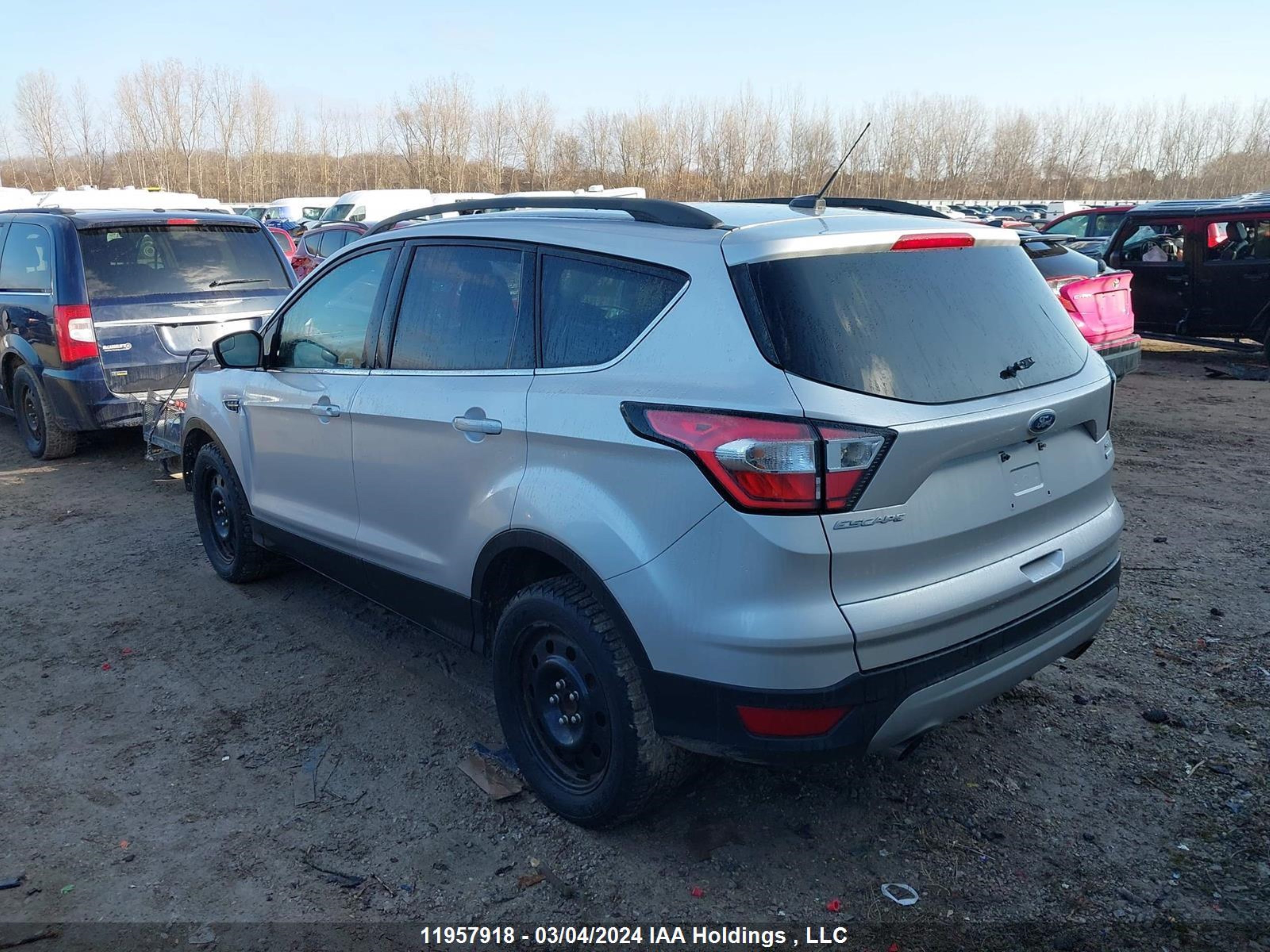 Photo 2 VIN: 1FMCU0GD9JUC97933 - FORD ESCAPE 