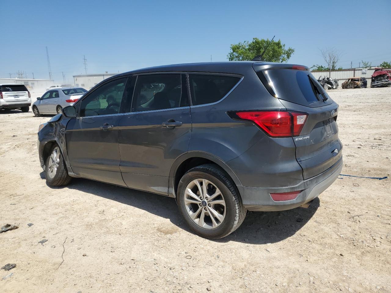 Photo 1 VIN: 1FMCU0GD9KUA18241 - FORD ESCAPE 