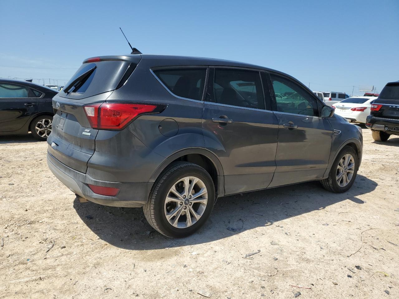 Photo 2 VIN: 1FMCU0GD9KUA18241 - FORD ESCAPE 