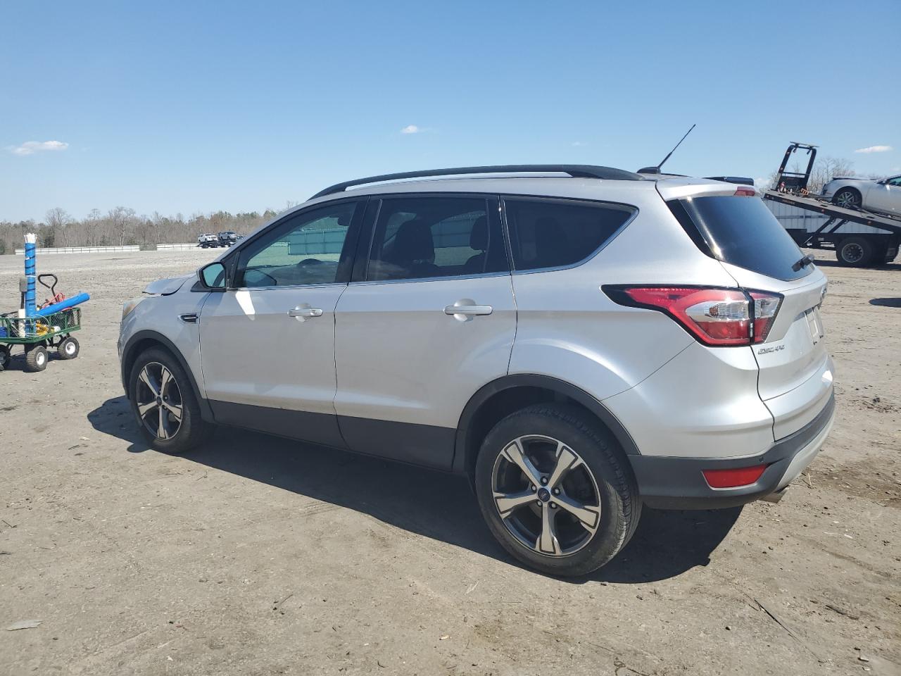 Photo 1 VIN: 1FMCU0GDXHUC01981 - FORD ESCAPE 