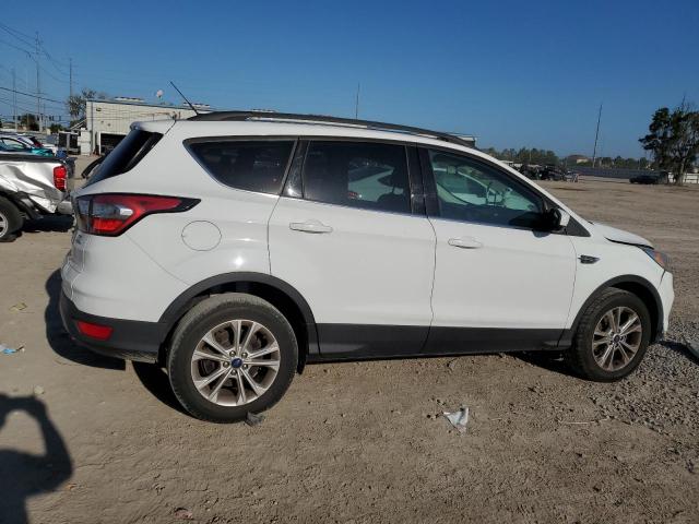 Photo 2 VIN: 1FMCU0GDXHUC88586 - FORD ESCAPE 