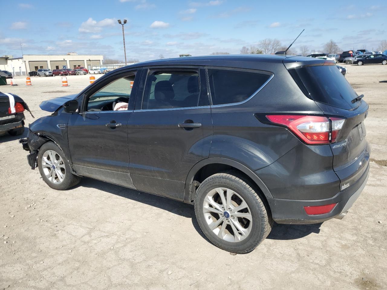 Photo 1 VIN: 1FMCU0GDXHUD81933 - FORD ESCAPE 