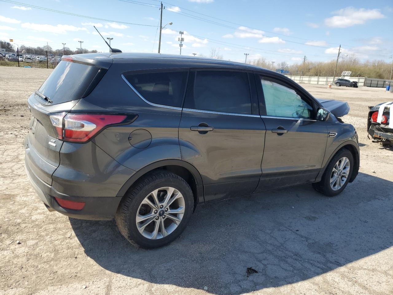 Photo 2 VIN: 1FMCU0GDXHUD81933 - FORD ESCAPE 