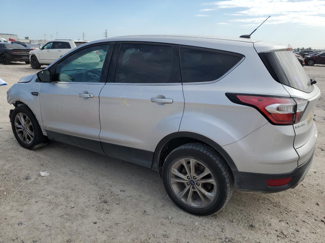 Photo 1 VIN: 1FMCU0GDXHUE17216 - FORD ESCAPE 