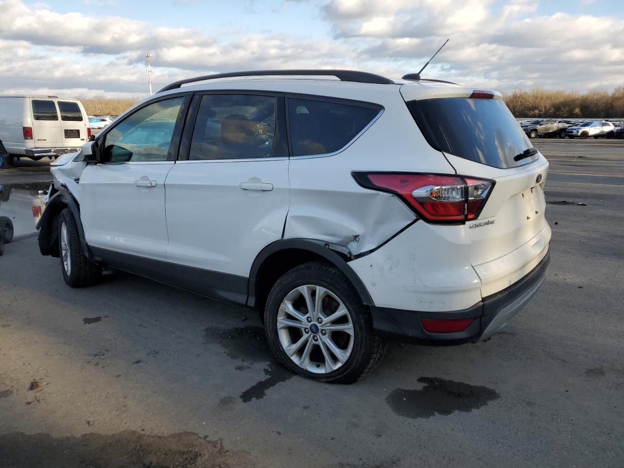 Photo 1 VIN: 1FMCU0GDXHUE62866 - FORD ESCAPE 