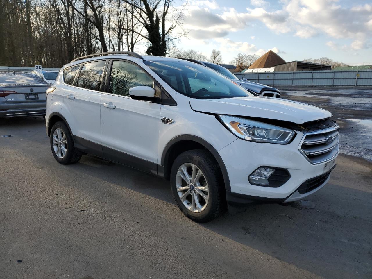 Photo 3 VIN: 1FMCU0GDXHUE62866 - FORD ESCAPE 