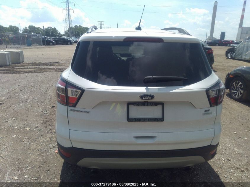 Photo 15 VIN: 1FMCU0GDXJUB46048 - FORD ESCAPE 