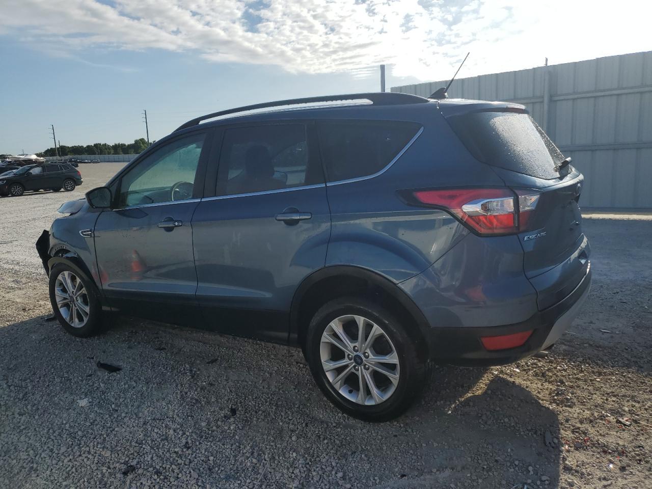 Photo 1 VIN: 1FMCU0GDXJUC29950 - FORD ESCAPE 