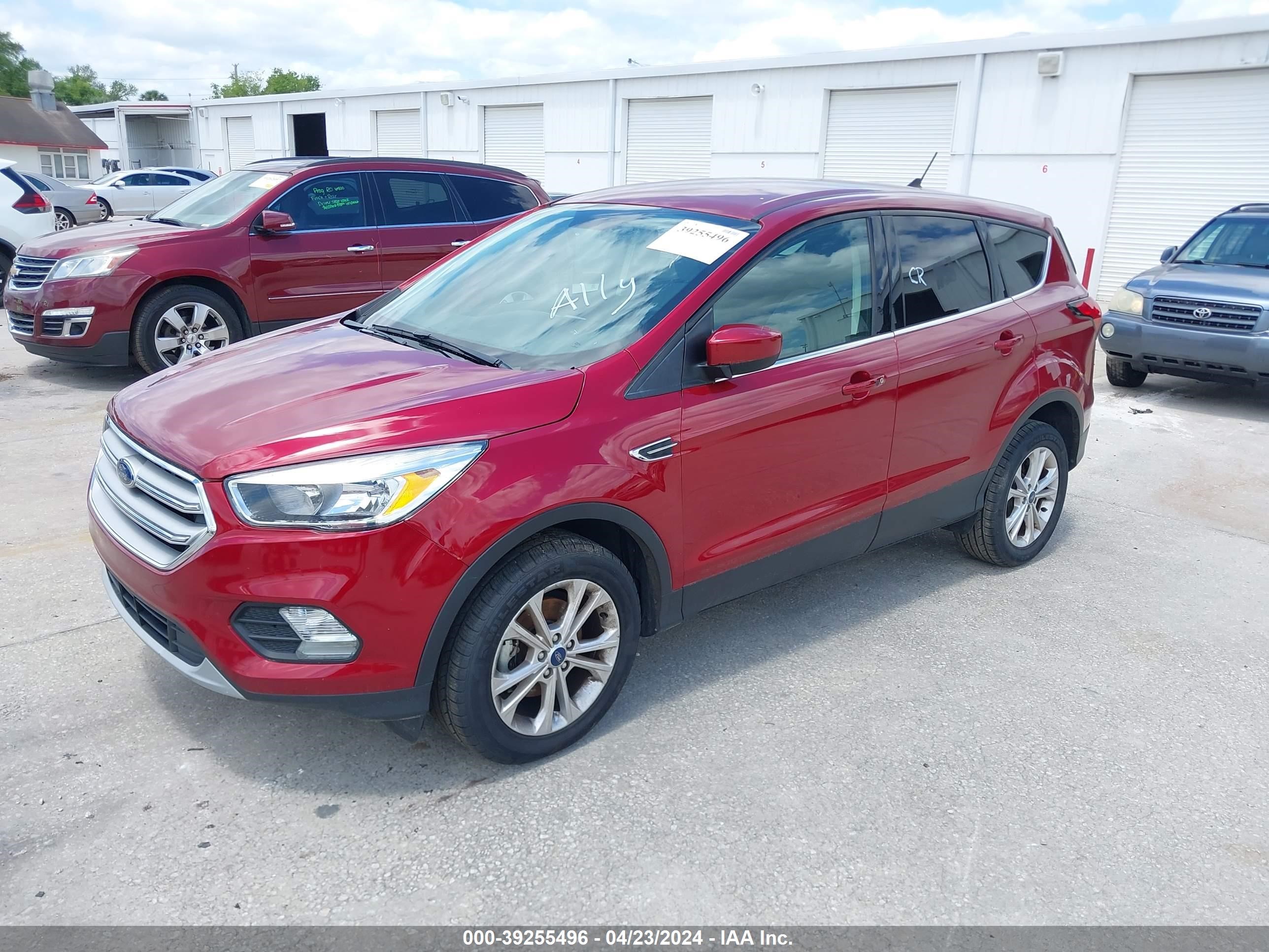 Photo 1 VIN: 1FMCU0GDXKUA10911 - FORD ESCAPE 