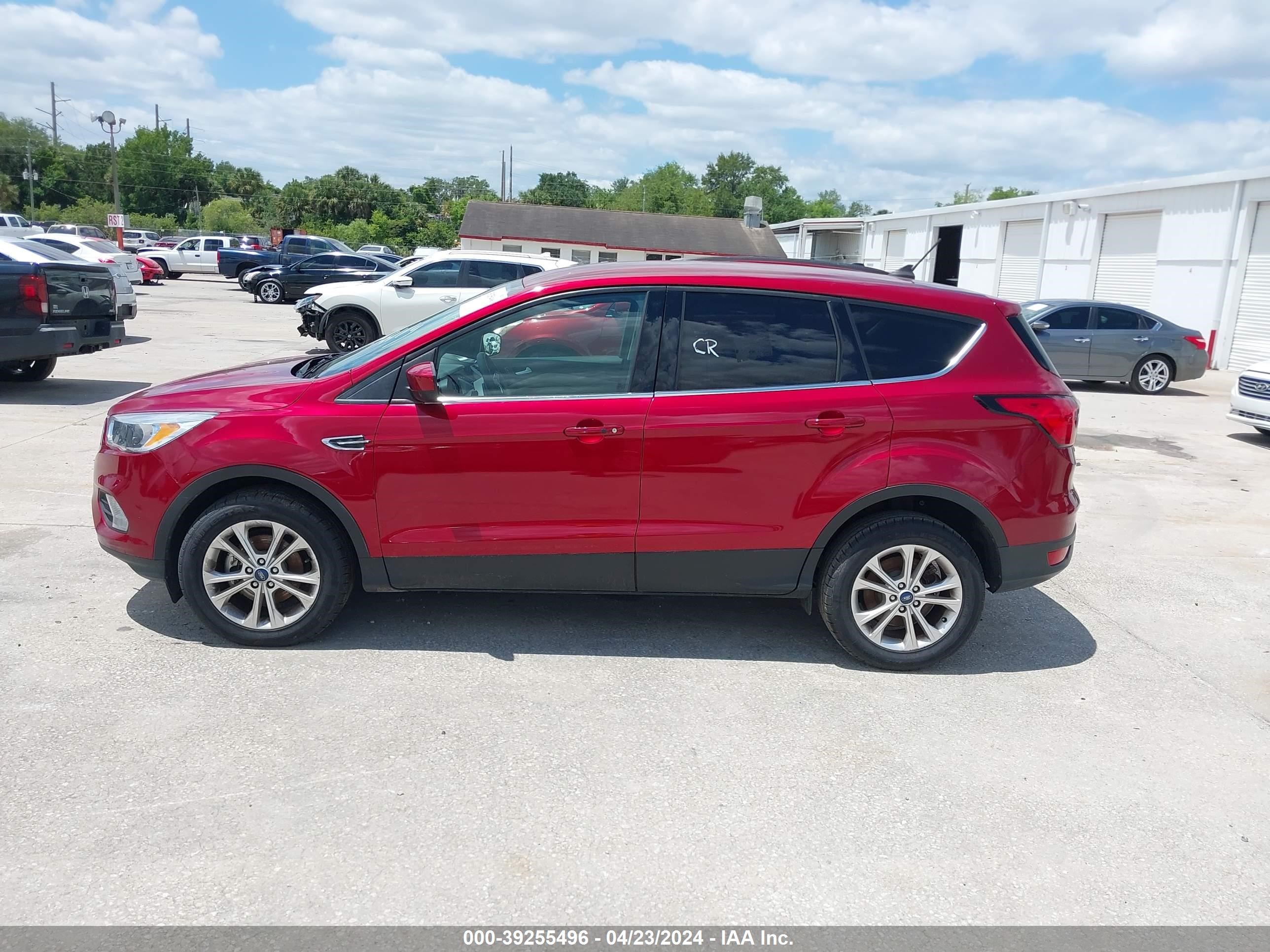 Photo 13 VIN: 1FMCU0GDXKUA10911 - FORD ESCAPE 