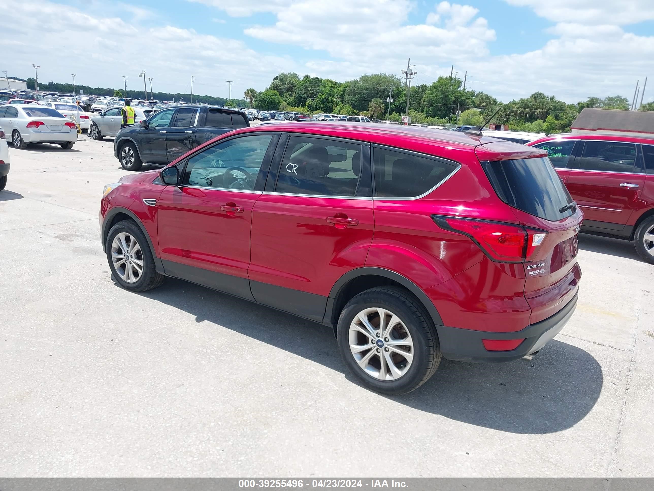 Photo 2 VIN: 1FMCU0GDXKUA10911 - FORD ESCAPE 