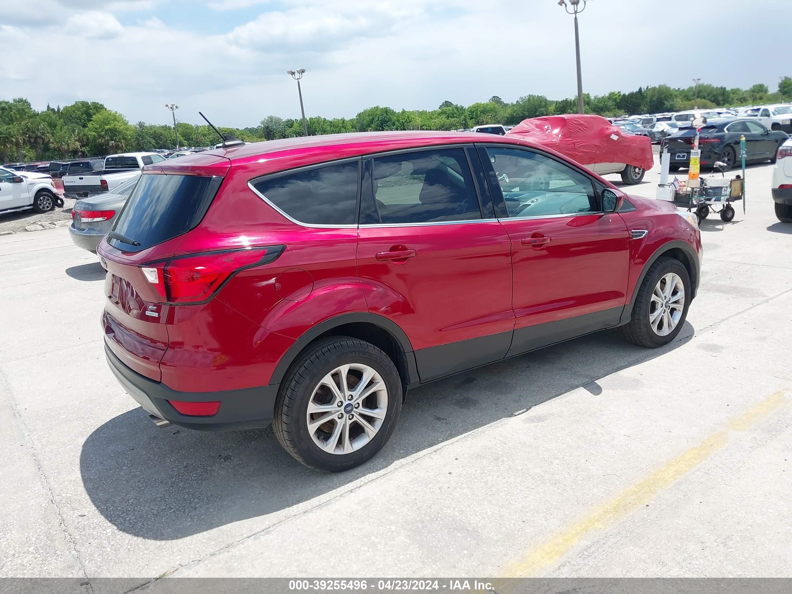 Photo 3 VIN: 1FMCU0GDXKUA10911 - FORD ESCAPE 