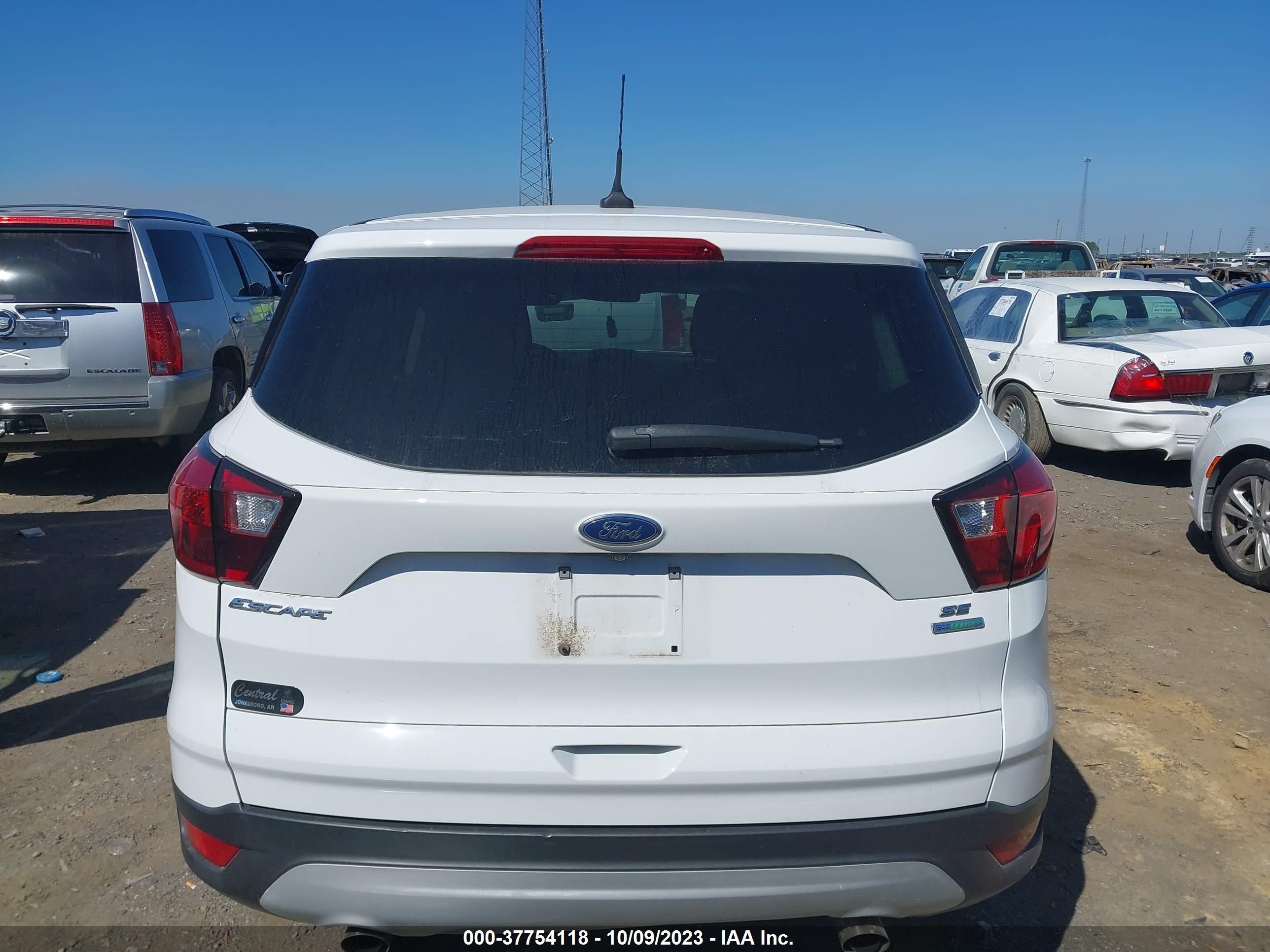 Photo 16 VIN: 1FMCU0GDXKUB57522 - FORD ESCAPE 