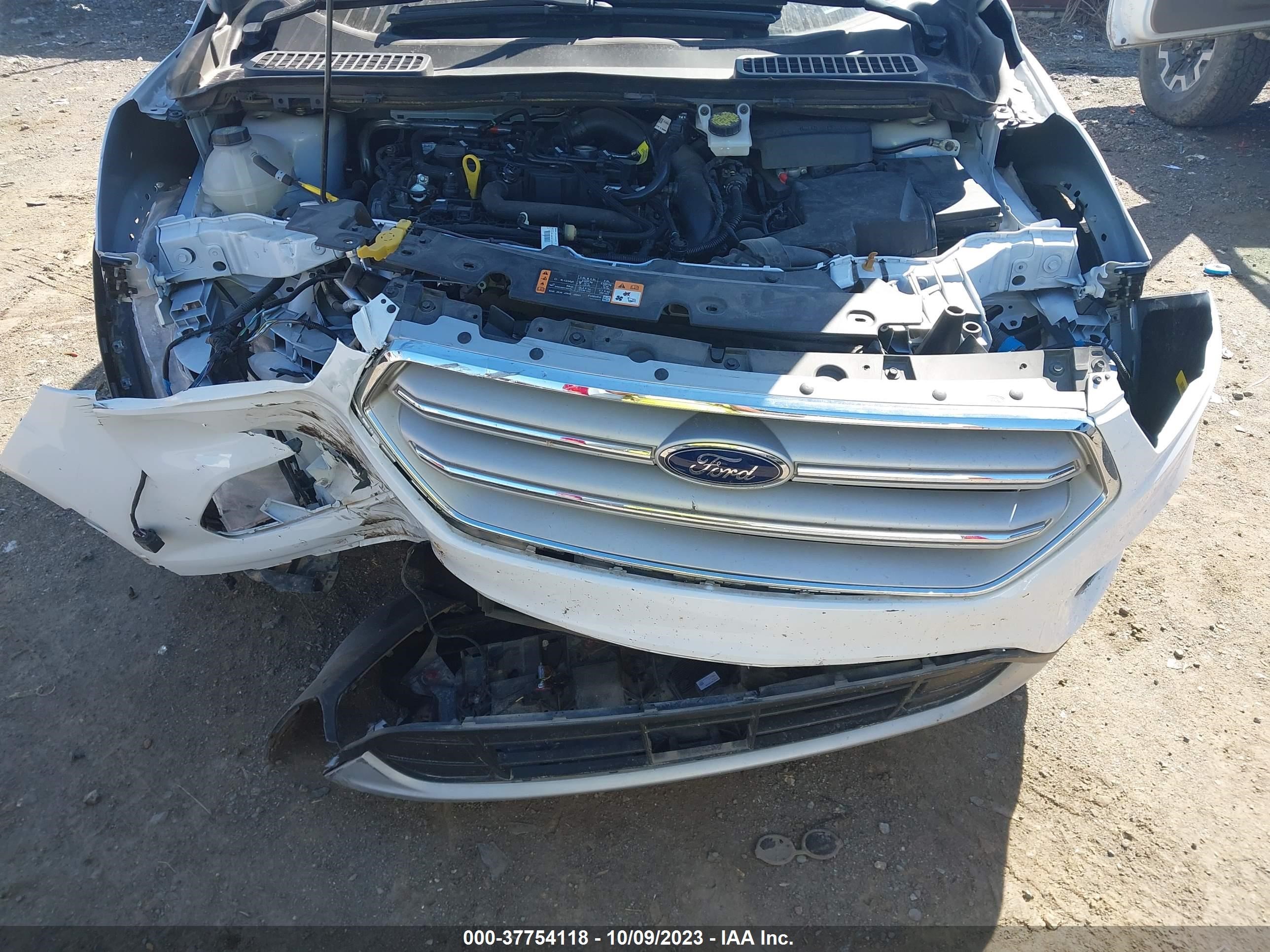 Photo 5 VIN: 1FMCU0GDXKUB57522 - FORD ESCAPE 