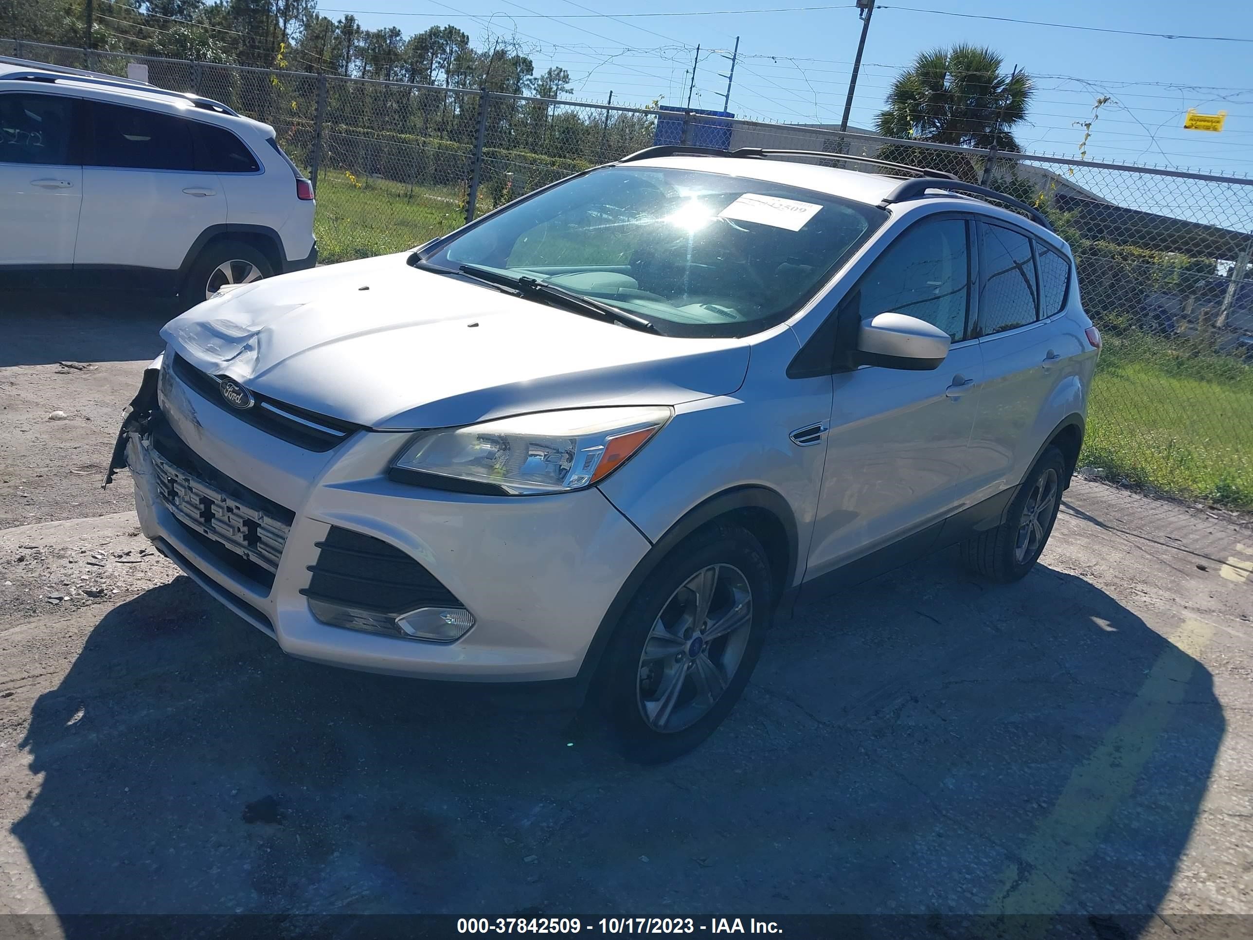 Photo 1 VIN: 1FMCU0GX0DUA35751 - FORD ESCAPE 