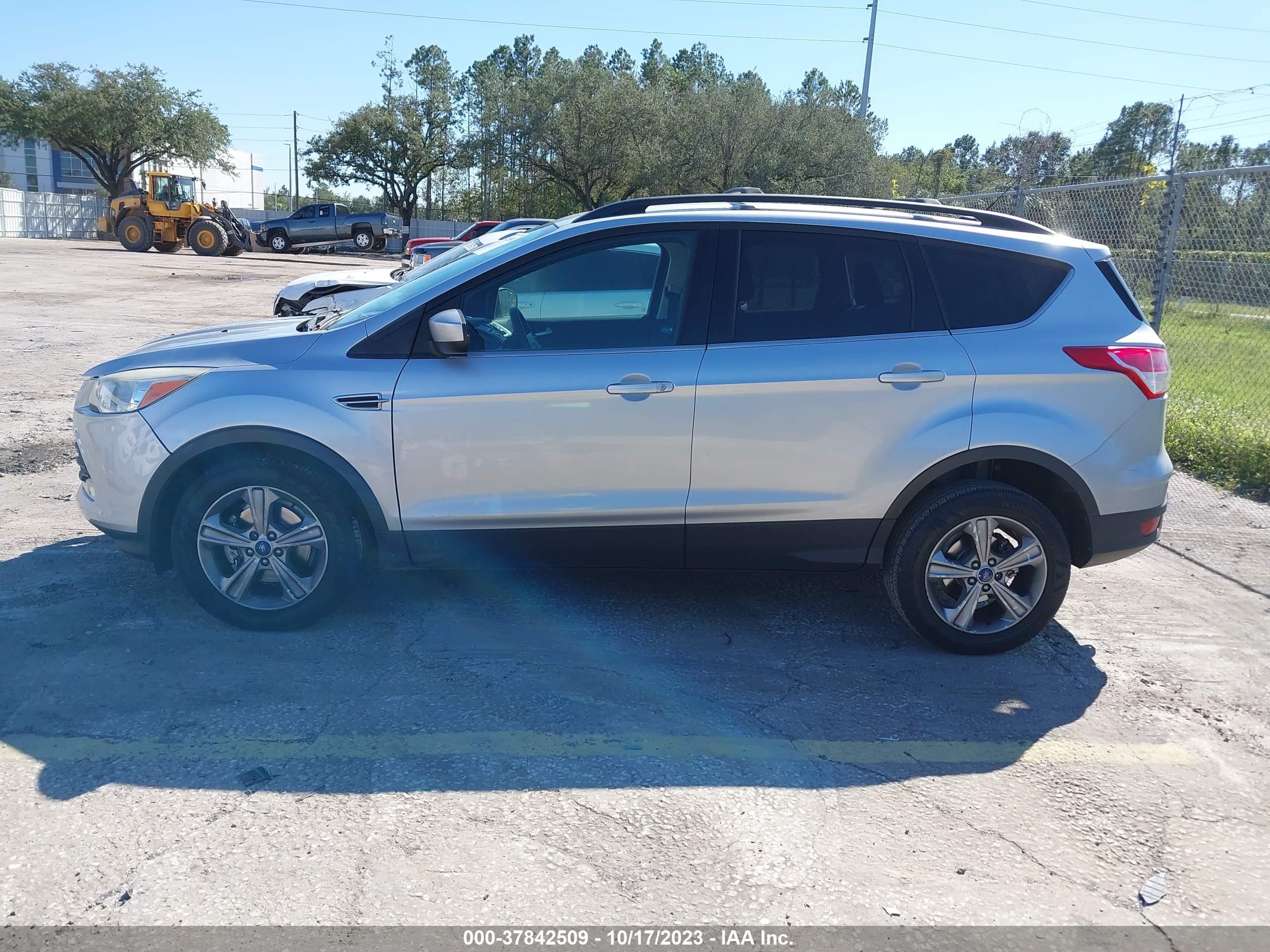 Photo 13 VIN: 1FMCU0GX0DUA35751 - FORD ESCAPE 