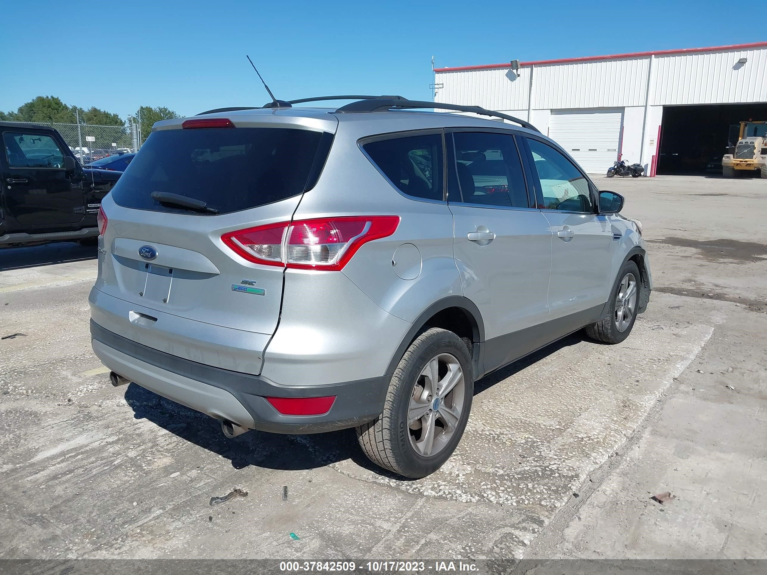 Photo 3 VIN: 1FMCU0GX0DUA35751 - FORD ESCAPE 