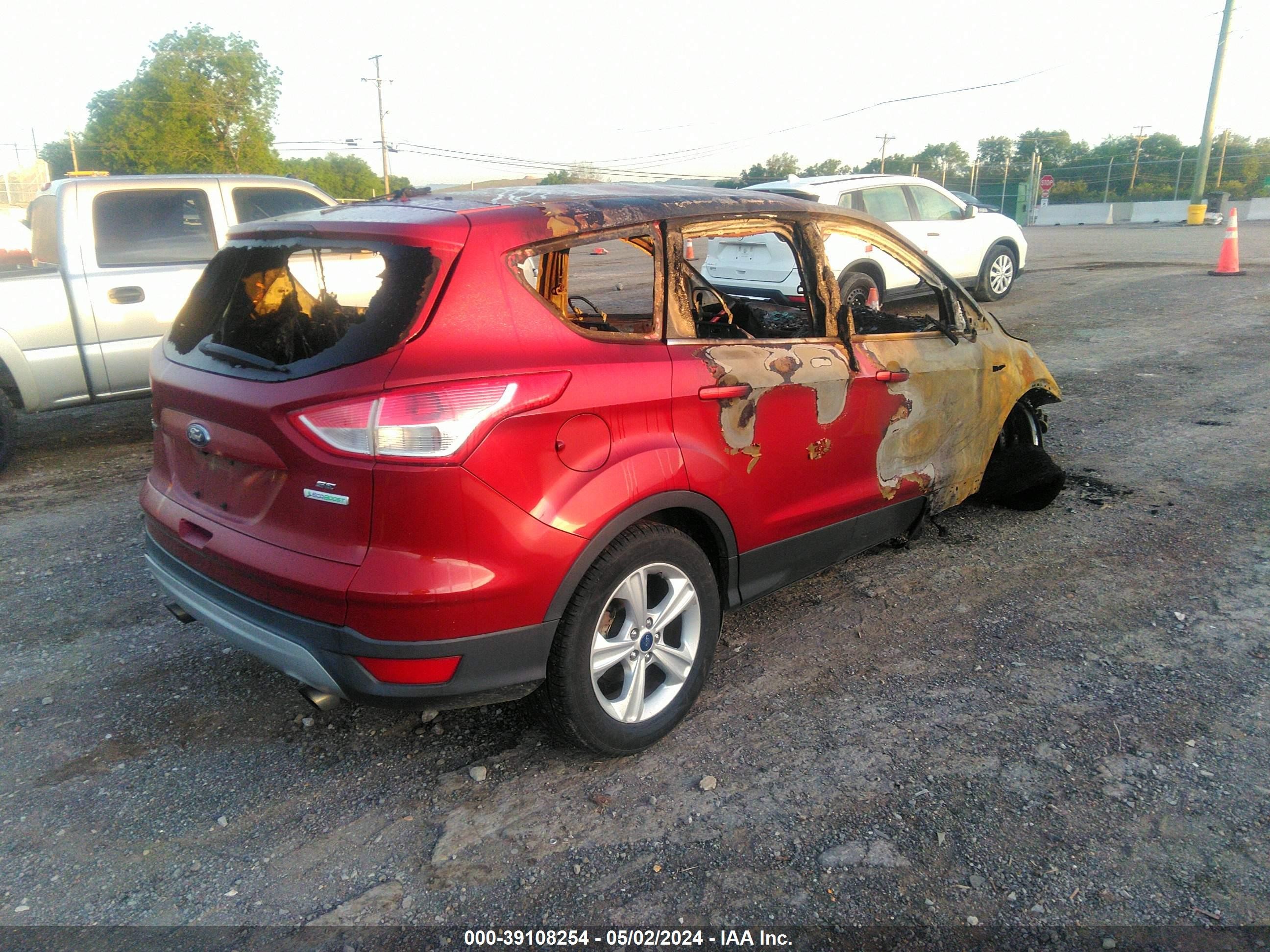 Photo 3 VIN: 1FMCU0GX0EUA81632 - FORD ESCAPE 