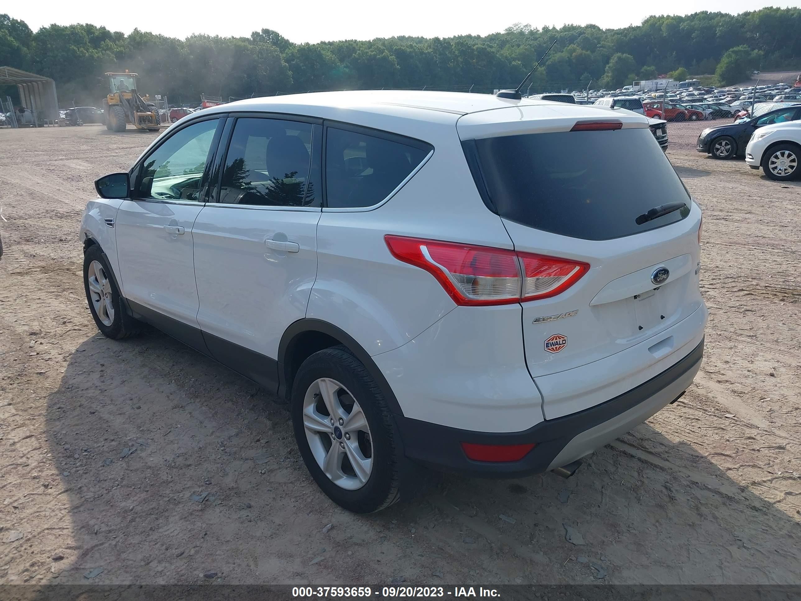 Photo 2 VIN: 1FMCU0GX0FUA39981 - FORD ESCAPE 