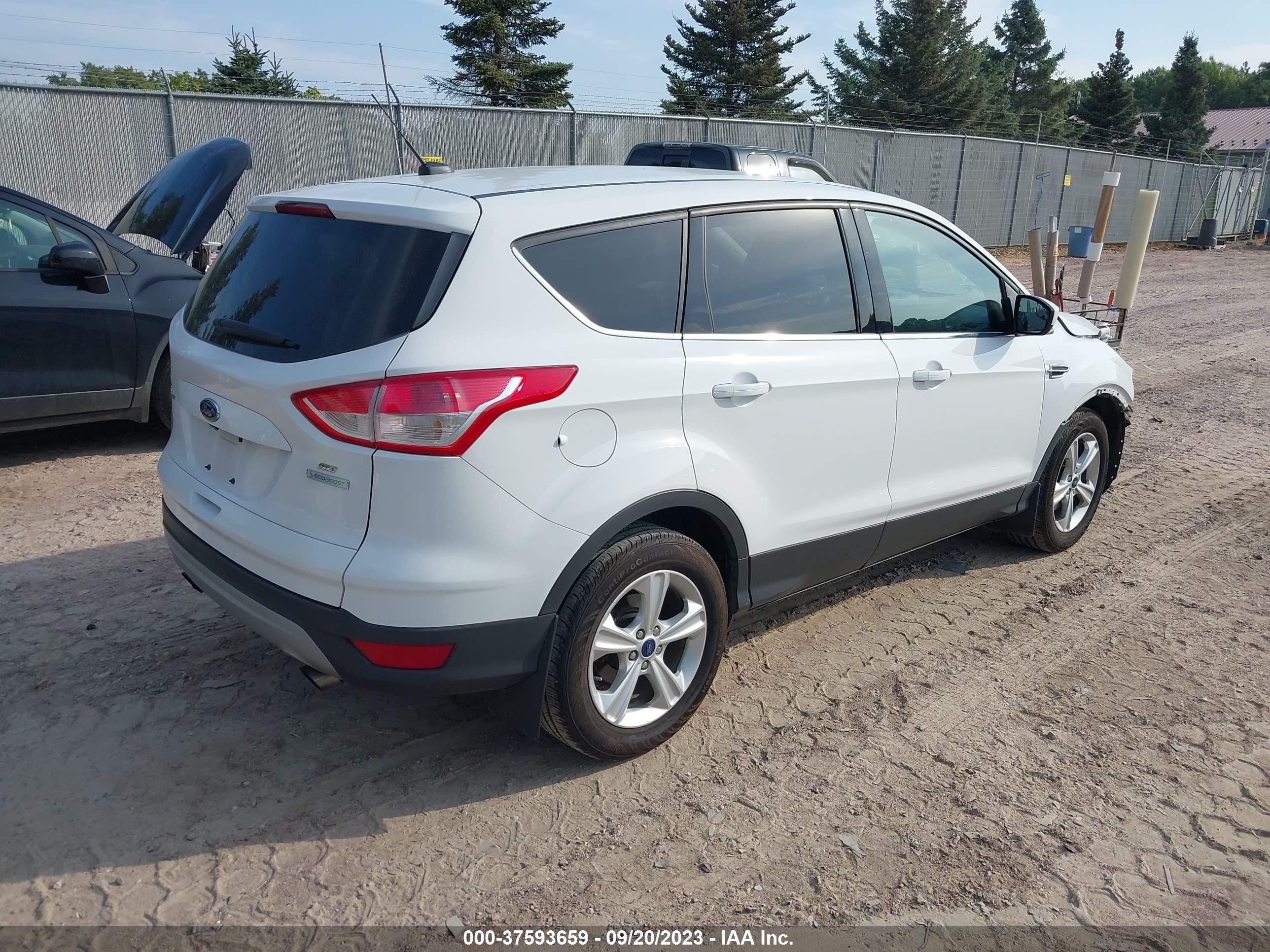 Photo 3 VIN: 1FMCU0GX0FUA39981 - FORD ESCAPE 