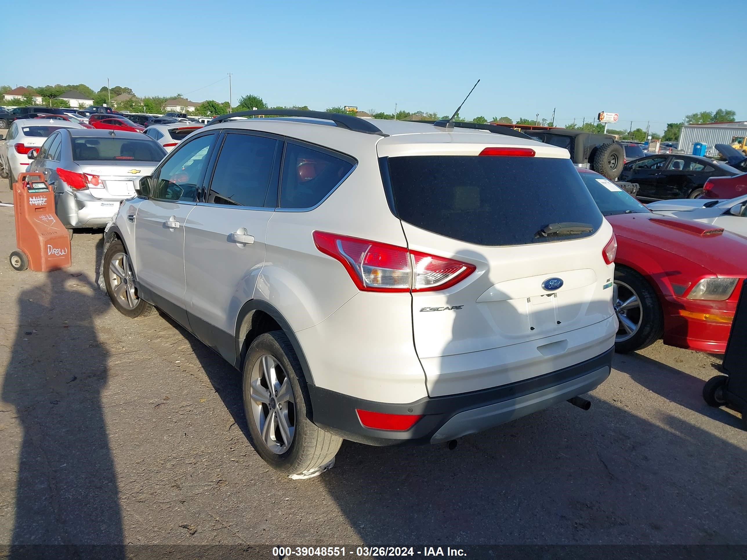 Photo 2 VIN: 1FMCU0GX0GUC58201 - FORD ESCAPE 