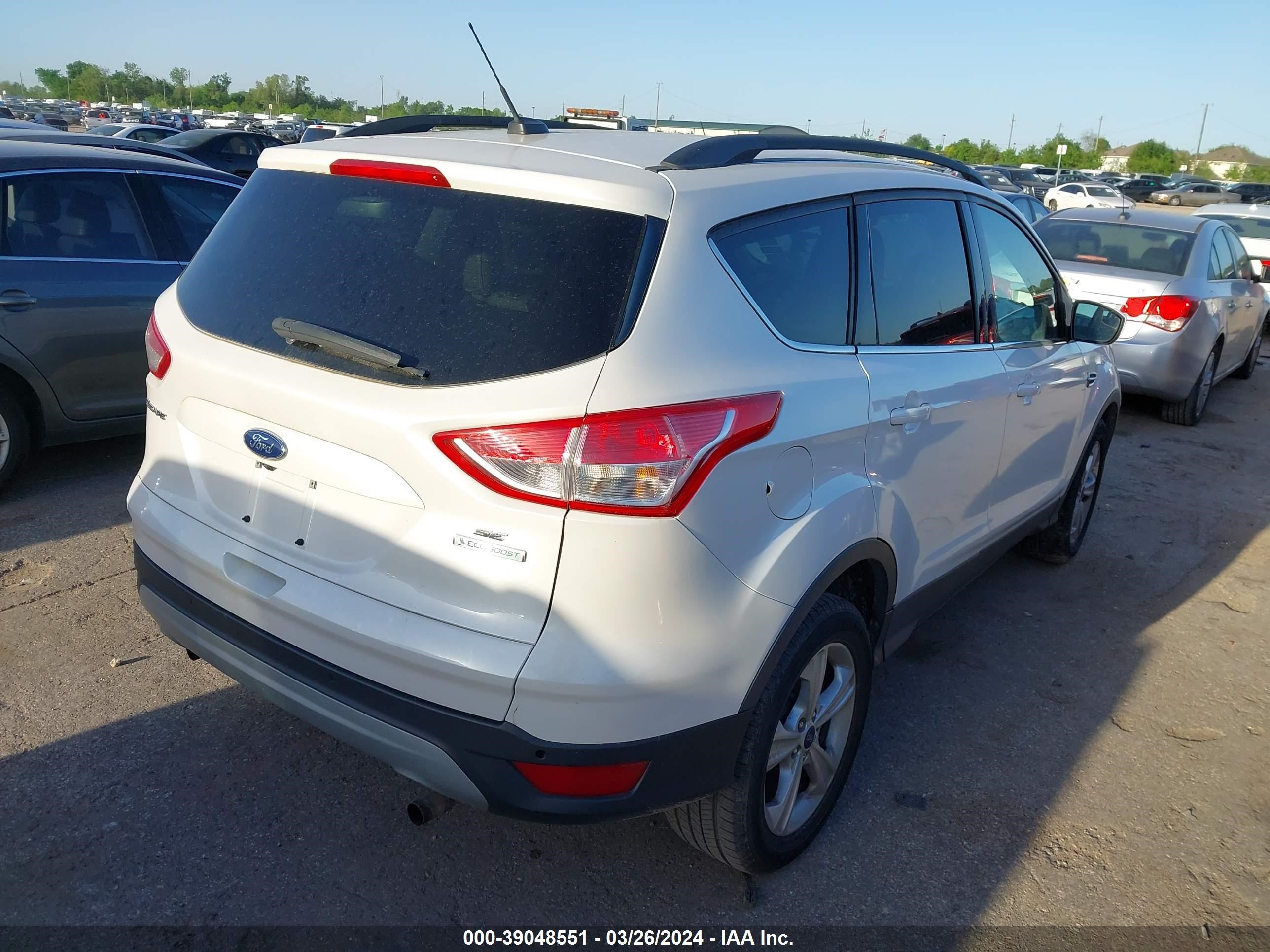 Photo 3 VIN: 1FMCU0GX0GUC58201 - FORD ESCAPE 